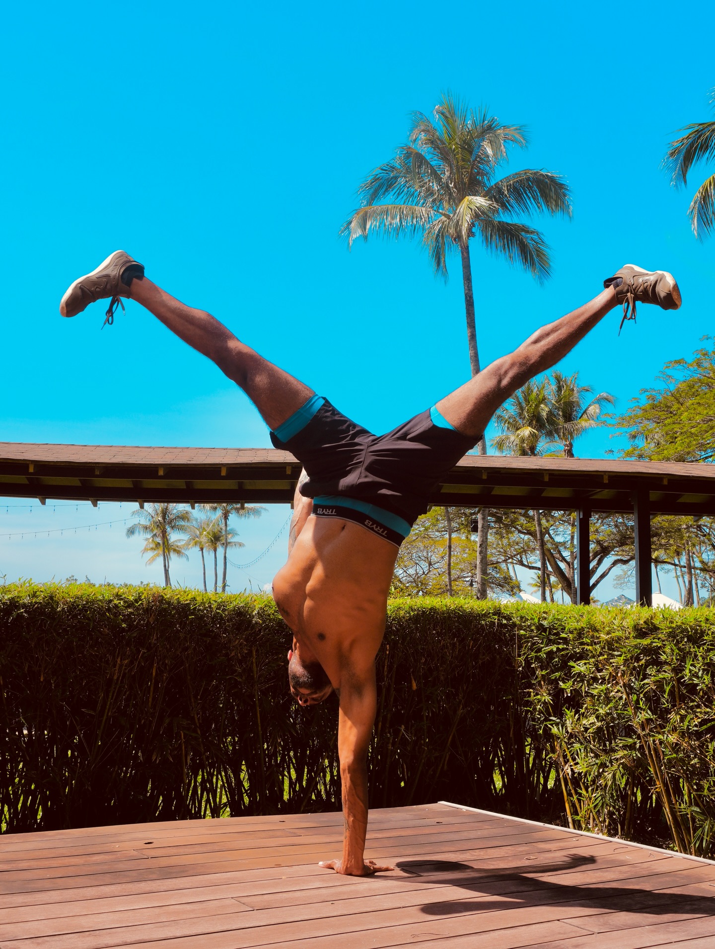 Some days you stand tall…
Other days you stand on your hands.
Either way, the view’s pretty good 😌🌴
Flowing, balancing and playing in the new TRYB shorts, built for movement in every direction.
📸 by the incredible @au_ag.h2o
#handstandpractice
#movementculture
#calisthenicstraining
#yogastrength
#activelifestyle
#functionalfitness
#outdoortraining
#balancetraining
#trybwear
#movebreatheplay