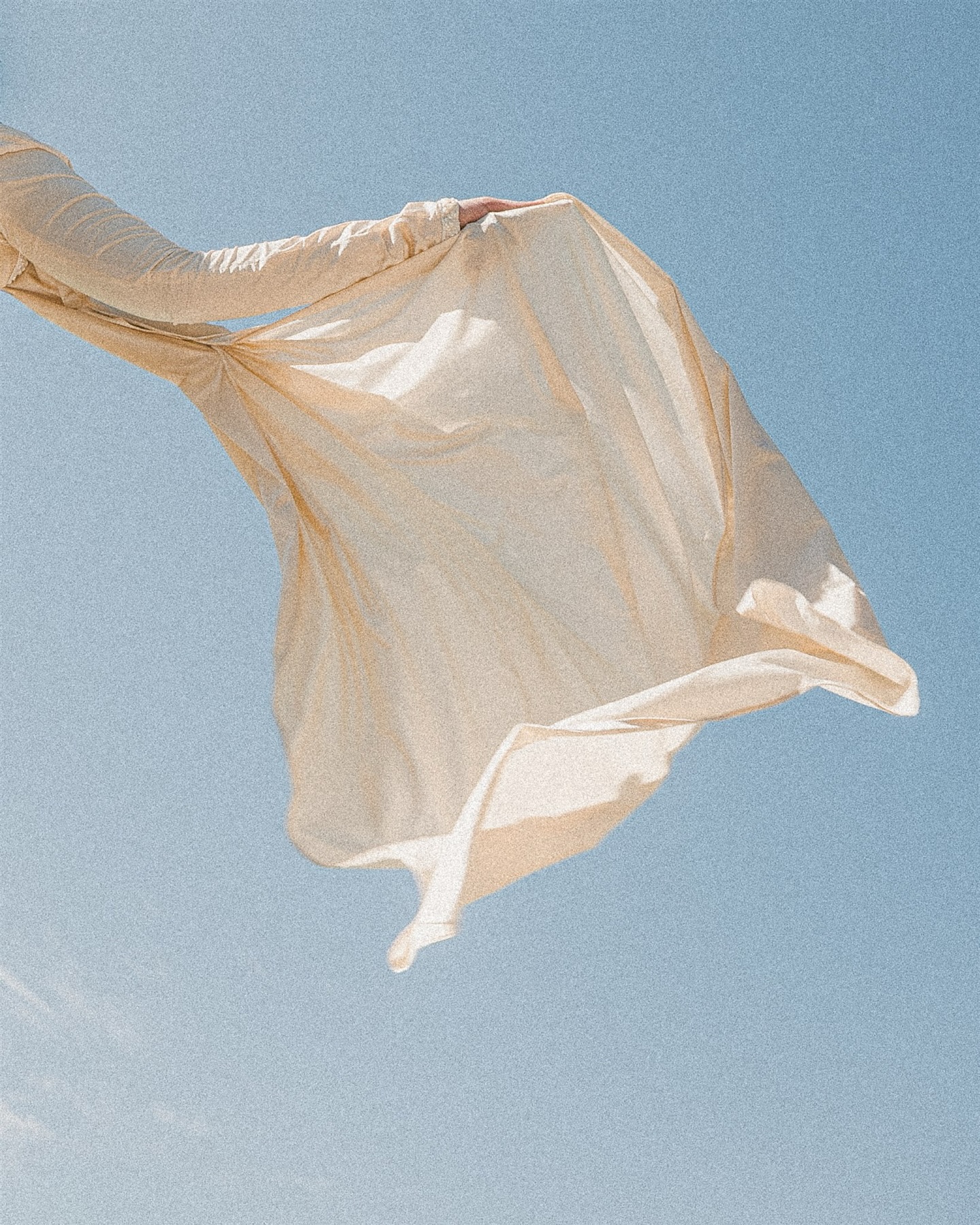 The way they look at each other says it all.
Photography: @sollisstudio