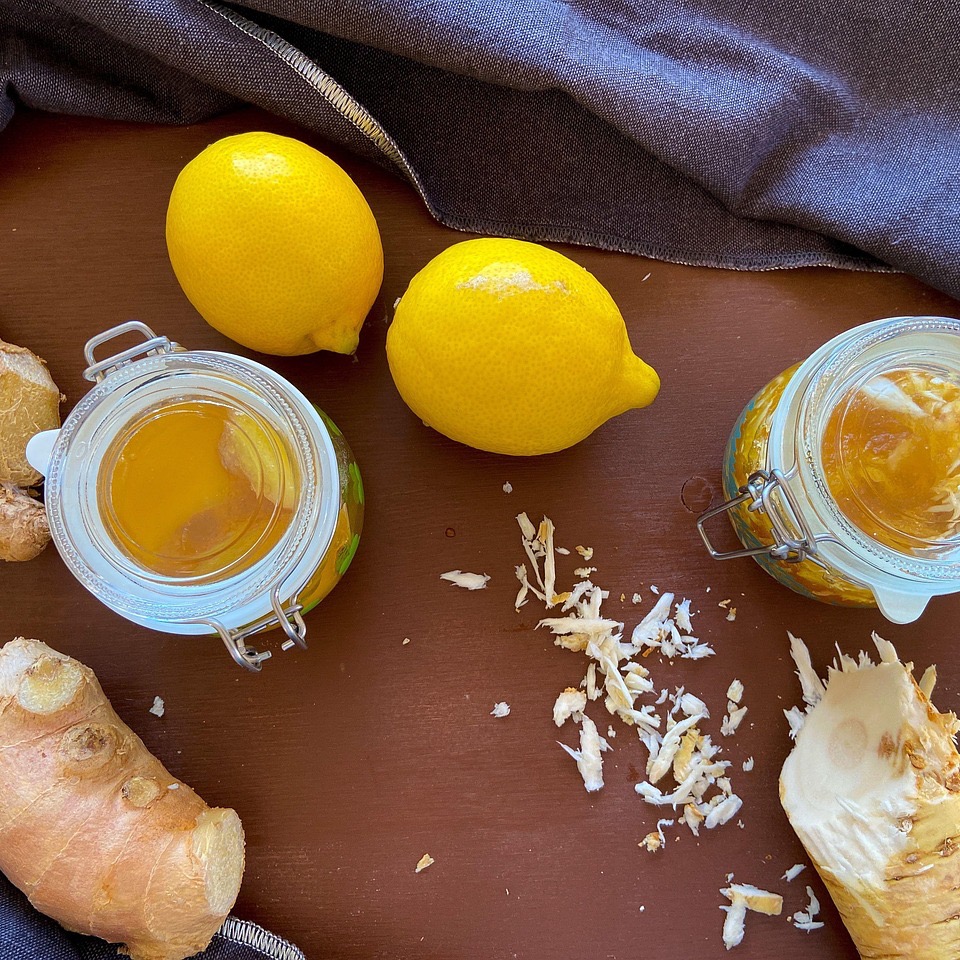 Damit Weihnachten alle gesund sind: Manchmal braucht ein Kind vor allem eines: unsere Nähe – und ein paar einfache, natürliche Helfer aus der Hausapotheke.
In meinem neuen Blogbeitrag zeige ich sanfte Hausmittel, die Babys und Kleinkindern wirklich gut tun können: warm, achtsam und alltagstauglich.
Für ruhigere Nächte, entspannteres Atmen und mehr Leichtigkeit im Familienalltag.
✨ Jetzt lesen: Hausmittel bei Babys und Kleinkindern
👉danielaschramm.de #hausmittel #babyalltag #natürlichepflege #sanftebegleitung #familienalltag #bindungsorientiert #babytipps #mamaglück #kleinkindzeit #achtsameelternschaft #familienblog #elternsein #geborgenwachsen #naturverbunden