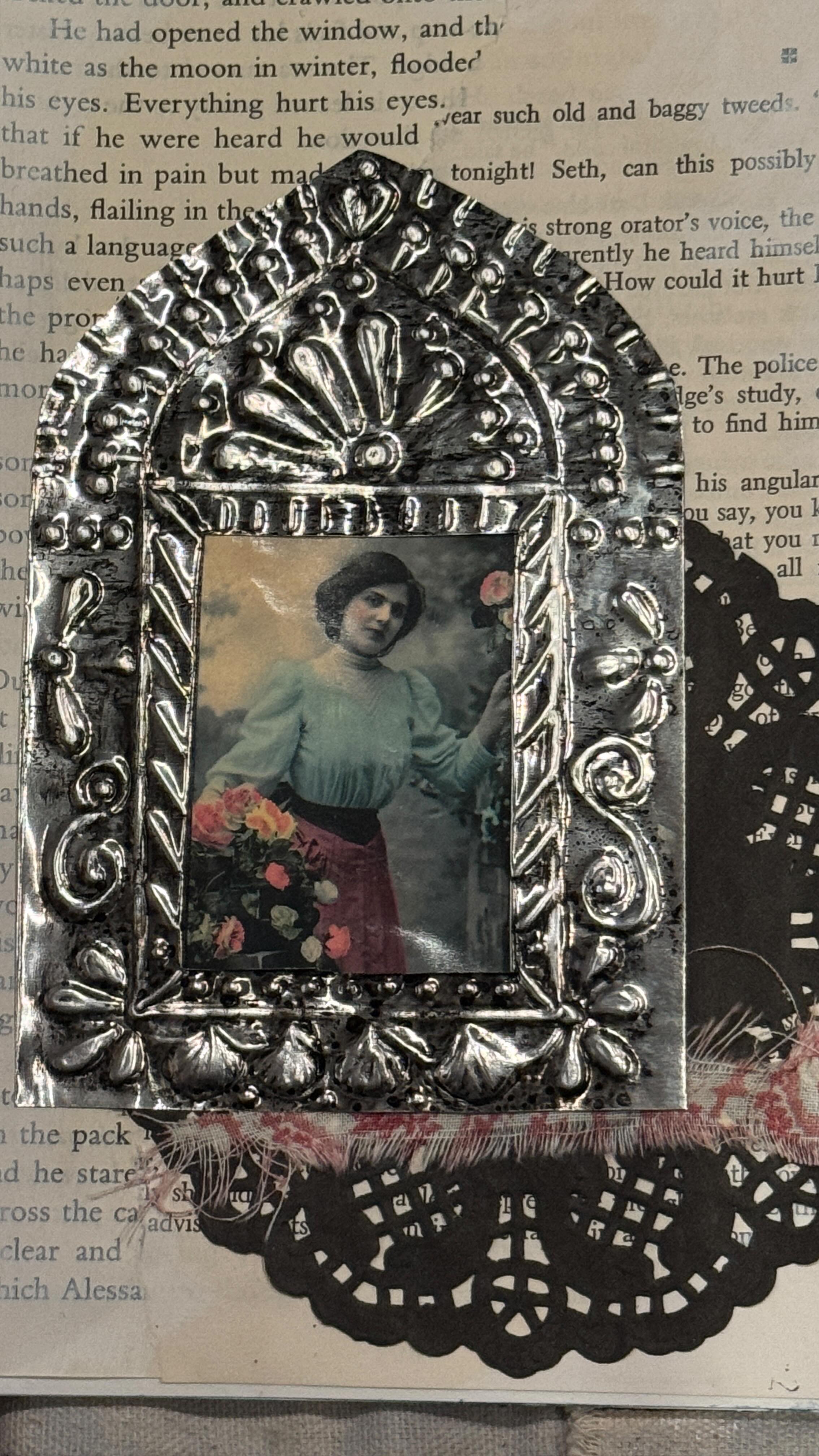 Metal embossing! One of my favorite things to do!
I have many favorites things. 🫣
#metalembossing #mixedmedia #artjournals