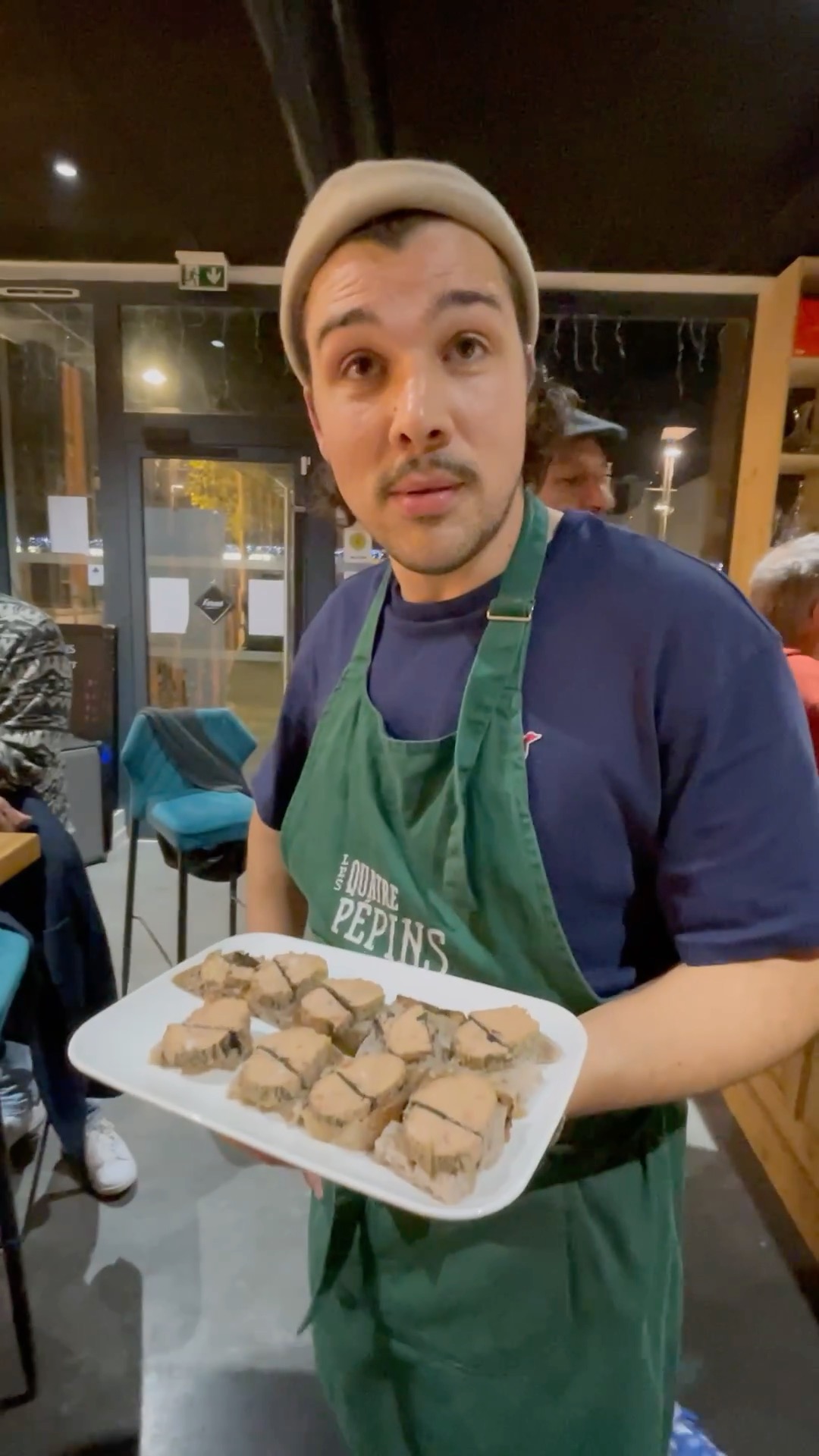 ✨ Quand un spiritueux rencontre la gastronomie…
Samedi dernier, aux @les4pepins_serrescastet , lors d’une soirée accords mets & spiritueux imaginée par @jordan_tapon , chef & caviste, notre Ron de République Dominicaine – 11 ans, finish fût de Madère s’est accordé à merveille avec un foie gras mi-cuit à la vanille Bourbon.
Un accord audacieux, étonnamment équilibré, presque parfait — aussi rare qu’original.
Merci aux 4 Pépins pour ce magnifique moment de partage ✨
👉 Retrouvez-nous chez votre caviste préféré ou sur notre boutique en ligne.
🎁 Livraison offerte jusqu’au 31 décembre exclusivement sur l’e-shop. 🥃