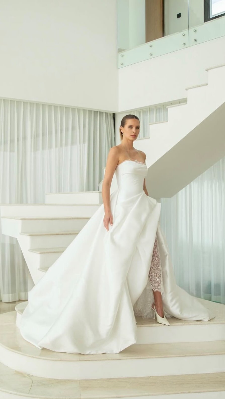 A Very Couture Christmas ✨
An icon in the making, it’s MAXINE by @marianahardwick 💞Organically draped Italian silk Mikado meets corded lace, created exclusively for this dress. Instant Wishlist status.🎁💫
Visit our website to request an appointment or call our boutique to book directly. 🫶🏼