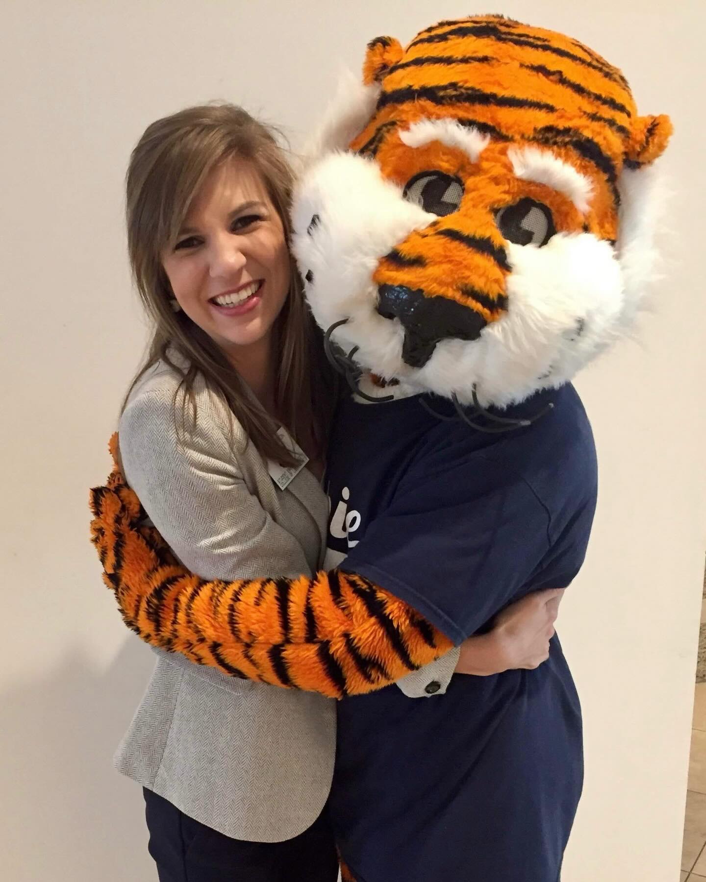 Meet Kristin Burton ‘18! Kristin is a new member to our team with a degree in Public Relations.👤
🐅Where are you originally from, and what brought you to the Nashville area?
I’m originally from Lawrenceville, GA and I moved to Nashville in 2018 to work in the music industry. Even though I no longer do, I’m so thankful that’s what brought me here!
🐅What made you want to get more involved with club leadership?
Being at Auburn truly shaped who I am and I love that our club in Nashville has made it feel like Auburn right here in TN. I’m so grateful for that and love getting to help alumni of all ages connect with each other at all our events and watch parties.
🐅Favorite place to eat in Nashville?
Ok-u in Germantown! Some of the best sushi I’ve had here.
🐅What’s your favorite AU memory?
2017 was my senior year and we beat Georgia and Alabama in football. I got to rush the field for the Iron Bowl and it was the best way to go out.
🐅If you could have dinner with any Auburn alum, who would it be and why?
Charles Barkley for sure! It would be incredible to hear the stories from his basketball years and his journey to getting there first hand.
Learn more about our leadership team at auburnnashville.com/about