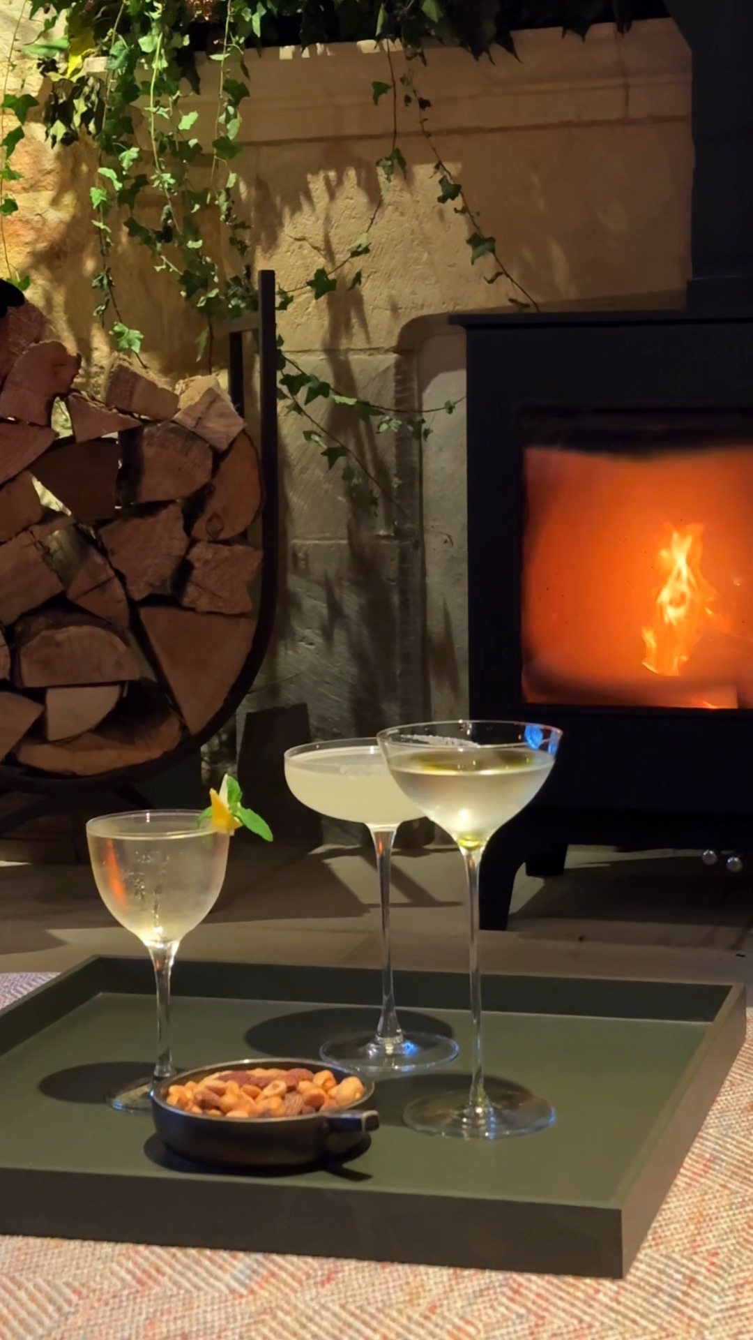 Settle in by the fire and enjoy one of our seasonal cocktails.
The Quince Daiquiri mixes Somerset quince with Doorley’s 3-year rum from @foursquare_rum_distillery for a bright, wintery twist. The Spiced Apple Margarita combines local apple cider, tequila and cinnamon for a warm festive lift. Our Dill Martini blends @blacklionvodka, Bristol vermouth, garden dill and basil oil for a fresh, elegant finish.