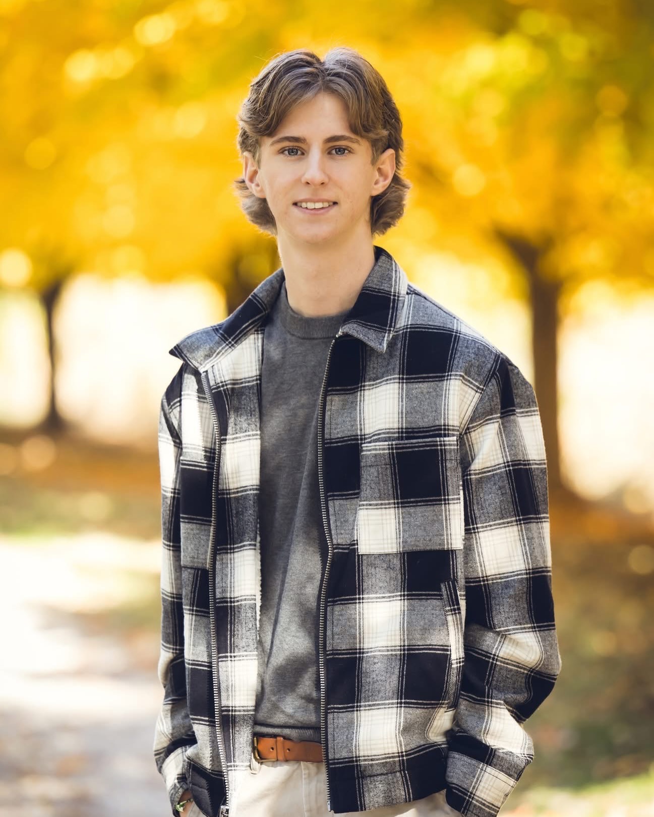 We took advantage of a day off of school for Alex’s senior photos, and the fall colors did not disappoint! I love how Alex was able to incorporate 3 different looks into his 30-minute session with some versatile shirt choices. #stlouisseniorphotographer #seniorsunday