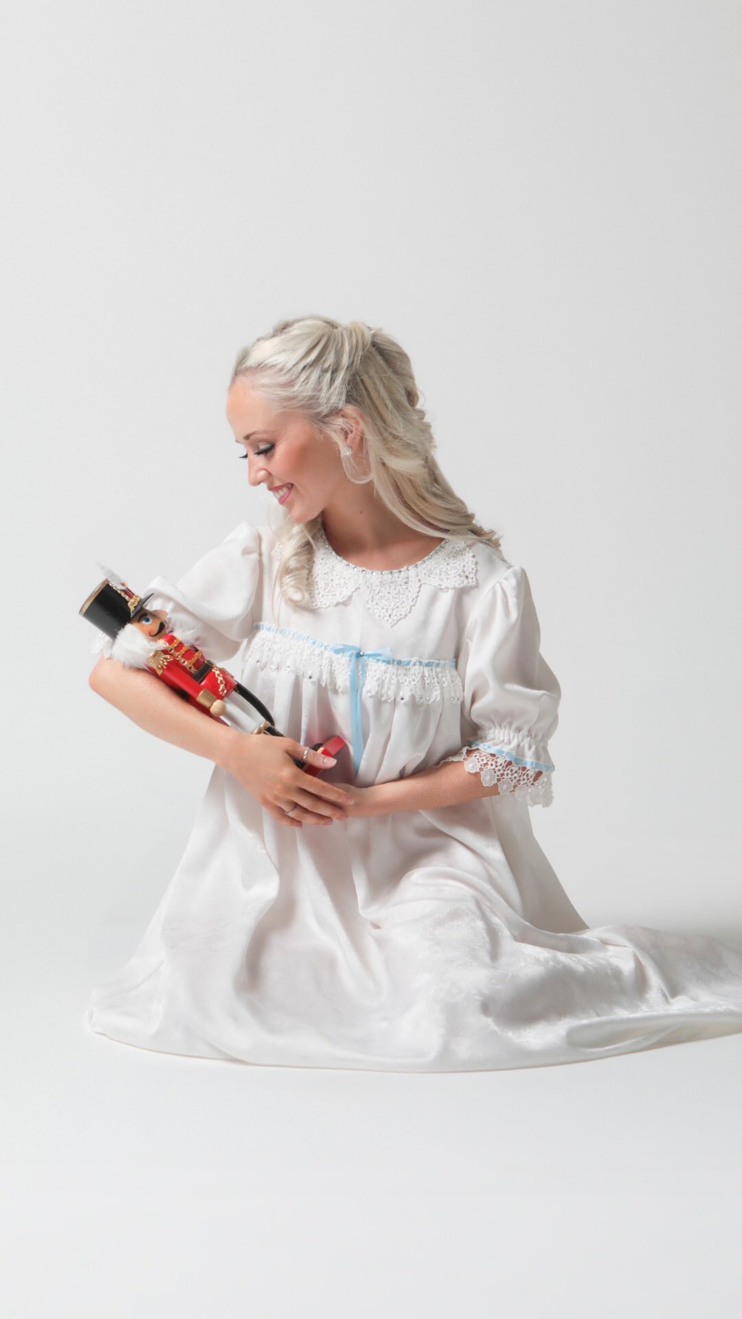 A trailer from our previous shows, but this year is going to be better than ever! It’s our first time performing our holiday classic, Short & Suite in a large theater with sets, backdrops, new costumes and added scenes. Don’t miss this one and everyone under 18 comes for FREE! Link in bio to get your tickets now. Digital tickets also available @azaraballet #dancer #dancing #ballet #nutcracker #holiday #ballerina #contemporarydance