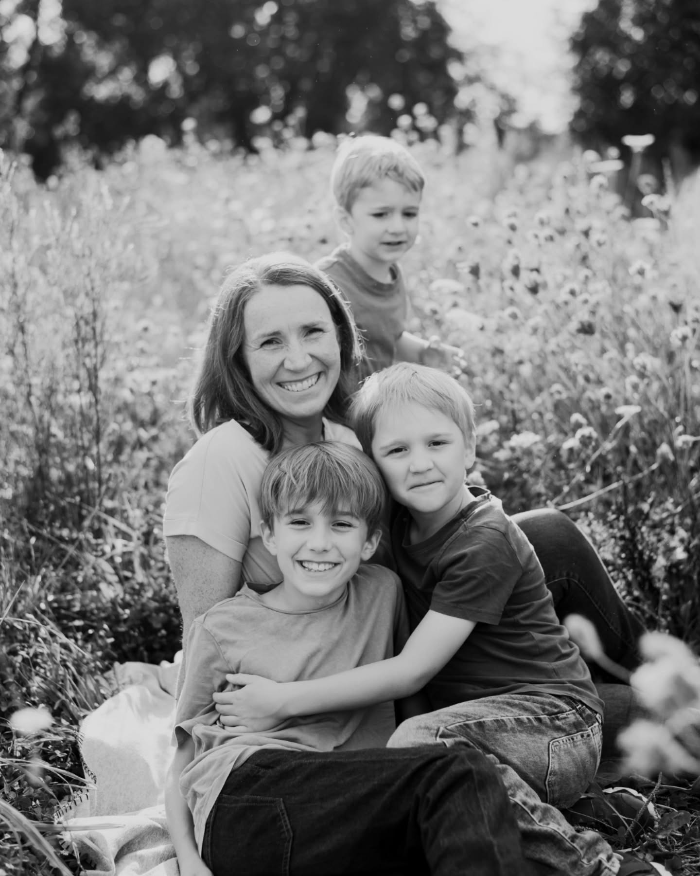 Familytime 🤍
This is my friend B who lives far away but always books a session with me when she is here. She has 3 boys! It's wild and wonderful!
Love looking back at the walks and sessions we had and watch her family grow.
Thanks for your support B and for letting me take some many pictures. I also do sometimes just go for walks with them I promise. No camera. That's a lie. 😉