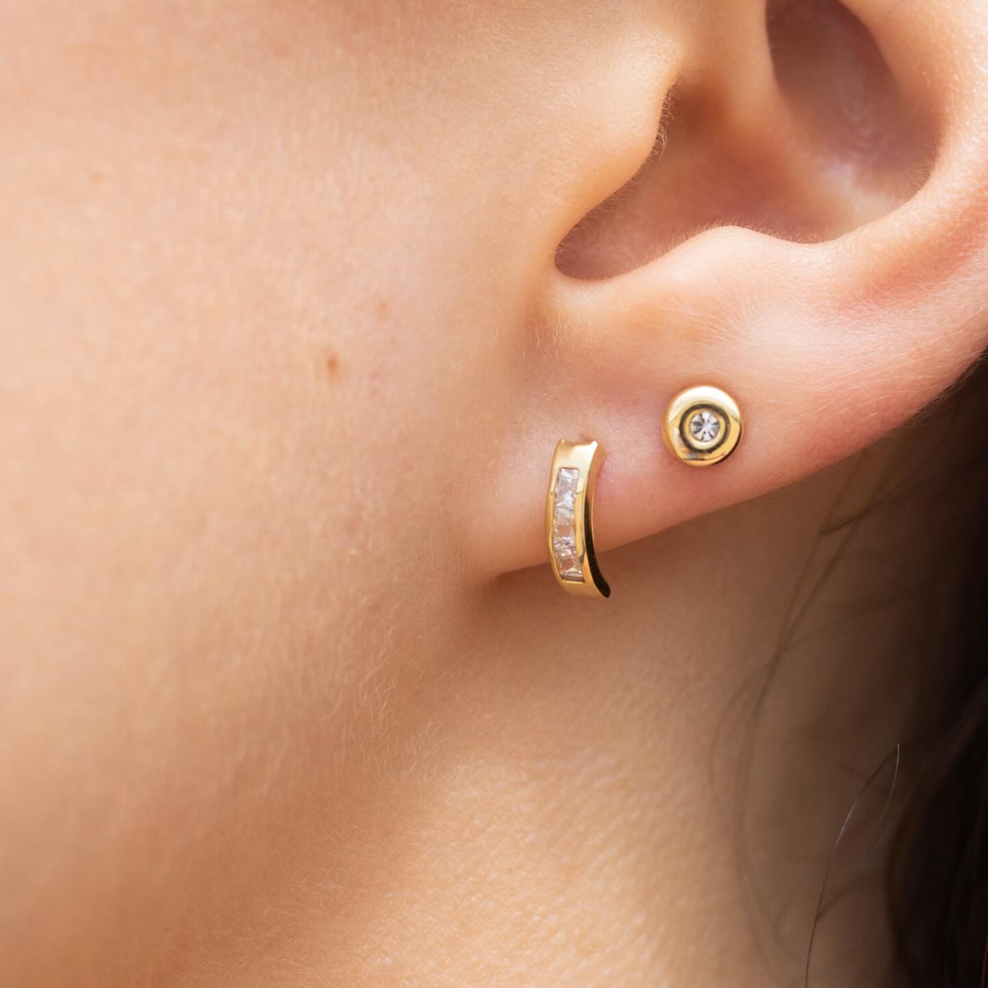 Daintiness in 14k solid gold
.
.
.
.
.
.
.
.
.
#seesea #lovefromthesea #holidaygift #blkdeal #blksale #blackfriday #blackfridaydeals #holidayjewelry #waterproofjewelry #tarnishfreejewelry #goldjewelry #seeseajewelry #14ksolidgold #14ksolidgoldearrings
