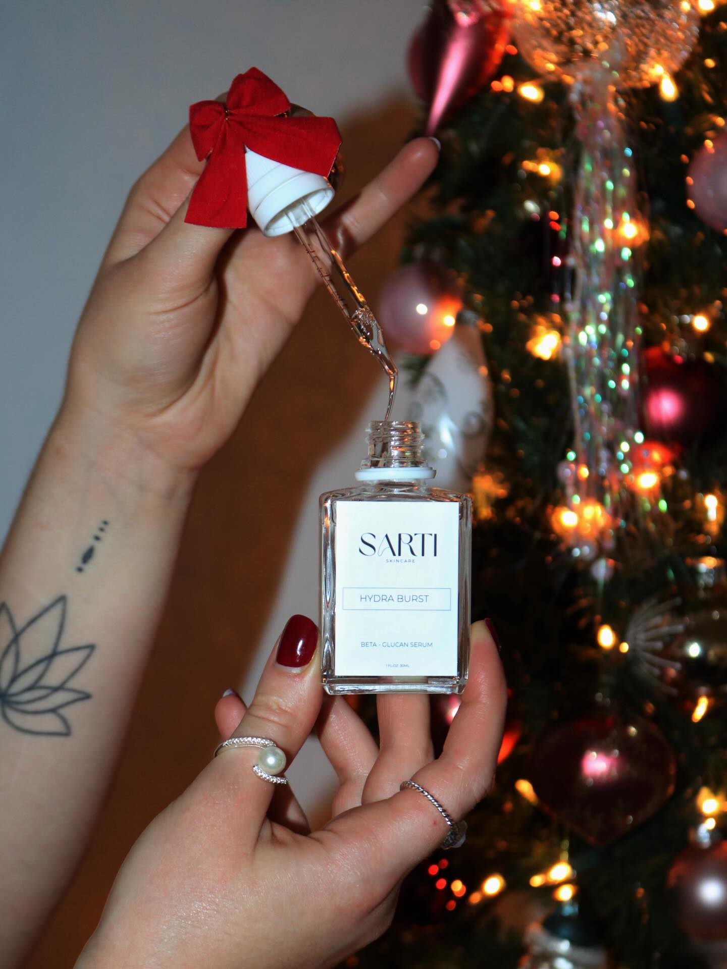 Hydra Burst Serum is currently sold out due to supply chain issues 💧❄️
We hope to have this beauty back in stock in a few weeks! If you’re desperate for this staple product message me and I may be able to get you a unlabeled bottle sooner (1 week)
For those who haven’t tried this product yet- you’ll be obsessed with hydraburst! It’s a silky hydrating calming antioxidant serum with beta glucan- similar to hyaluronic acid but 20% more hydrating! And it’s acne-safe of course!🌊