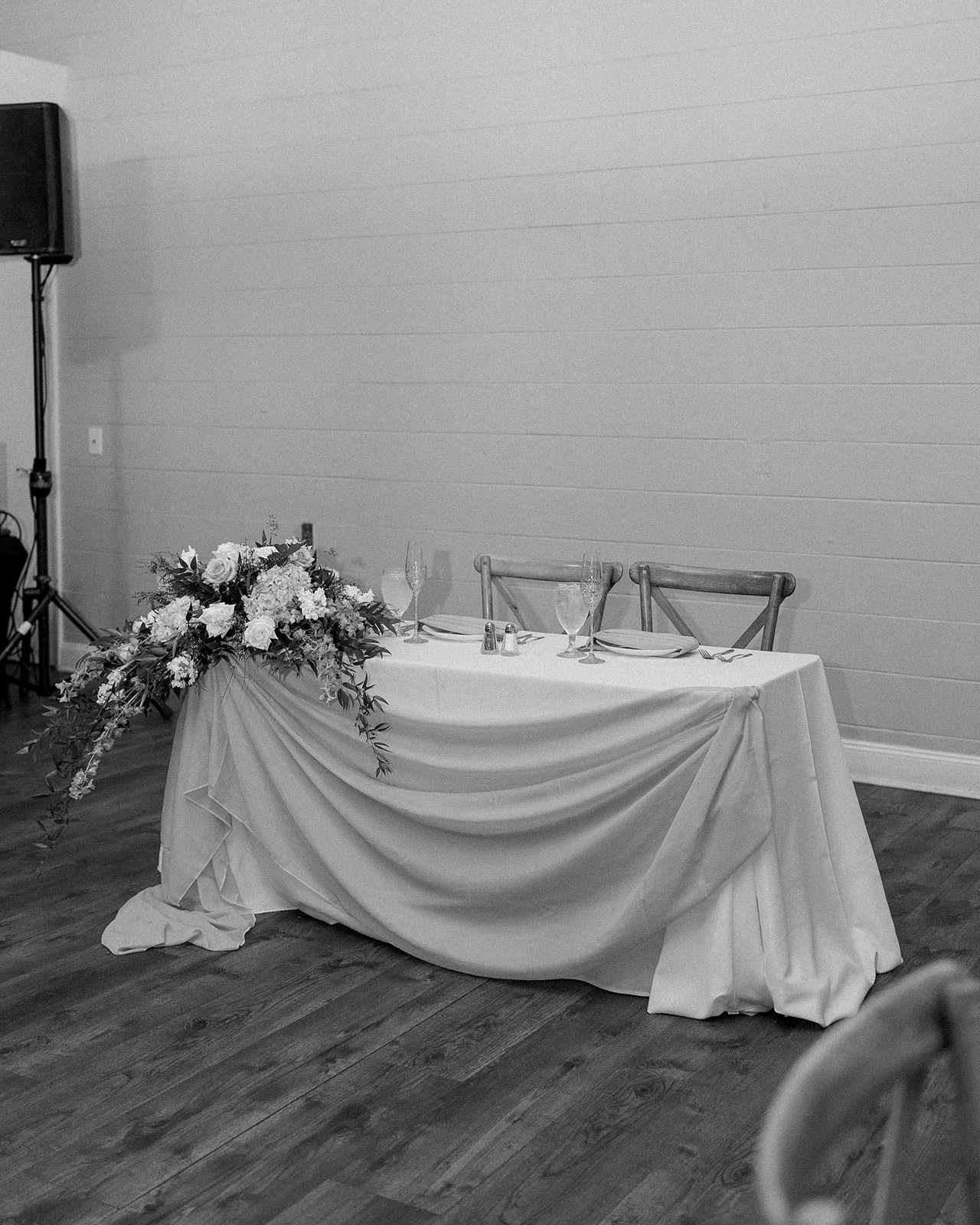 Where classic elegance meets timeless romance ✨ An intimate look at a beautiful indoor reception! The sweetheart table, a cozy haven for two amidst the celebration. Perfect moments, forever preserved!
Photographer: @nexumphotography
#winterpark #orlandoeventvenue #winterparkvenue #orlandowedding #floridaweddings