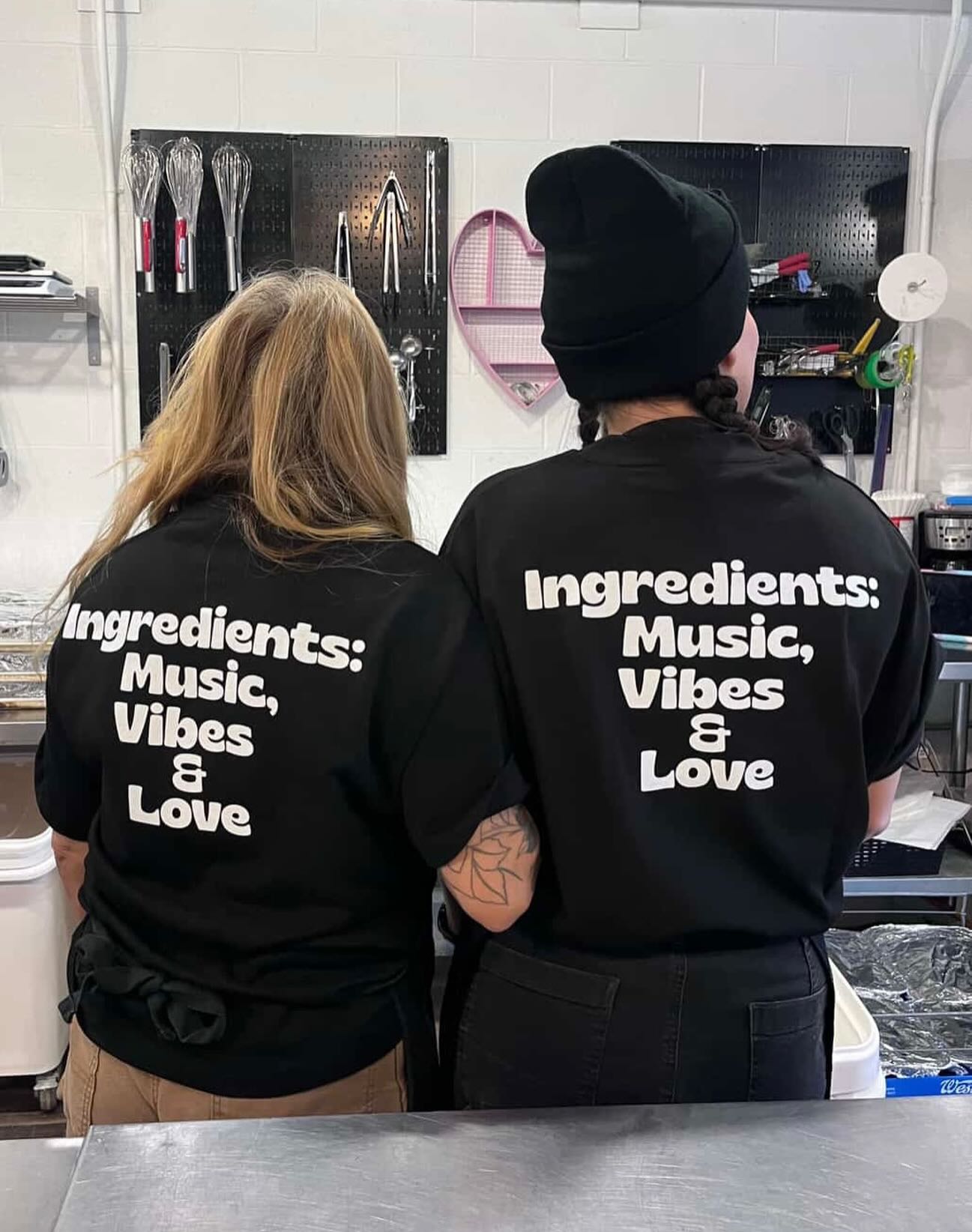 Humbled by the love that filled this space for the last two days. Humbled by the people that organized everything in the back end, all of the relationship building, connecting, listening and then executing. Humbled for the opportunity to support in any way. And oh so humbled to do it with a group that embodies joy and love.
I felt my introverted self, that often tucks quietly into the back, be drawn out - and felt a piece of freedom there somehow. I’m still working through thoughts on this but feeling so blessed to be a part of this team.
@ubuntu.fam @quinton_jacobs @_britt.jacobs_ @kimmieli13 @iroseline @tashakara @giananotgina and all the other incredible humans involved.
Super shout out to @ledolci for giving us your space for making it possible.