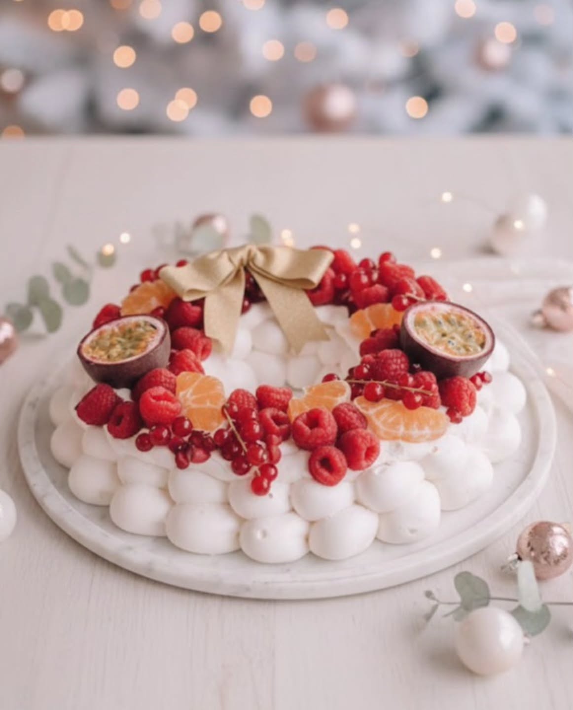 La Pavlova de Noël, aussi légère qu’un flocon ❄️
Commandez la vôtre via
www.fleurdesucre.be/noel2025
#noël #pavlova #dessertdenoel #gourmandise #pâtisserieartisanale