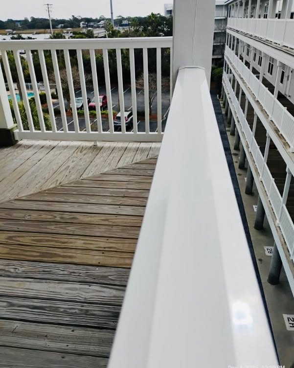 Clean rails at this Folly Beach HOA community! Nobody in Charleston will clean or care for your community better than yours truly ❤️🧹🫧🧽#CommercialCleaning #FollyBeach