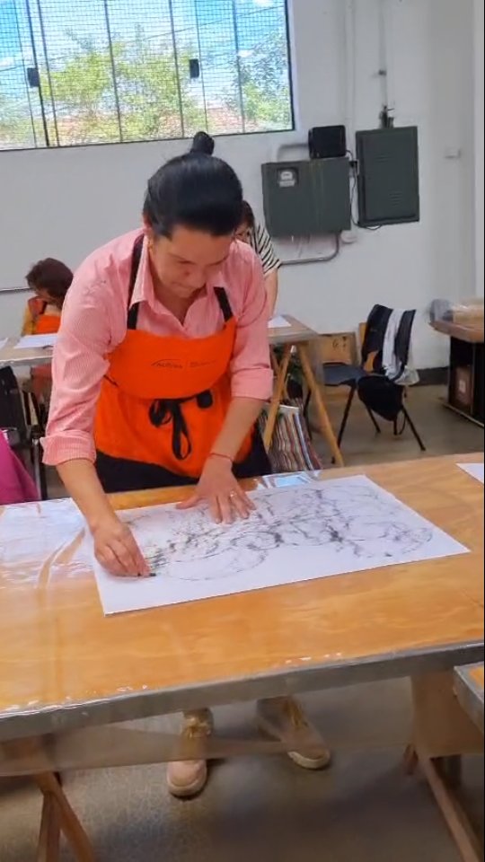 No curso com o professor Javier, vivemos mais uma experiência artística que nos convida a olhar para dentro, criar, transformar e permitir que a arte revele o que ainda não tinha forma. 🎨✨
Cada gesto, cada cor e cada movimento se tornam caminhos terapêuticos — um espaço de presença, cuidado e descoberta.
Seguimos juntos fortalecendo a Terapia Artística Antroposófica e preparando o terreno para tudo que ainda vem pela frente. 💜
#AuroraABTAA #TerapiaNaArte #ArteQueCura #FormaçãoContinua