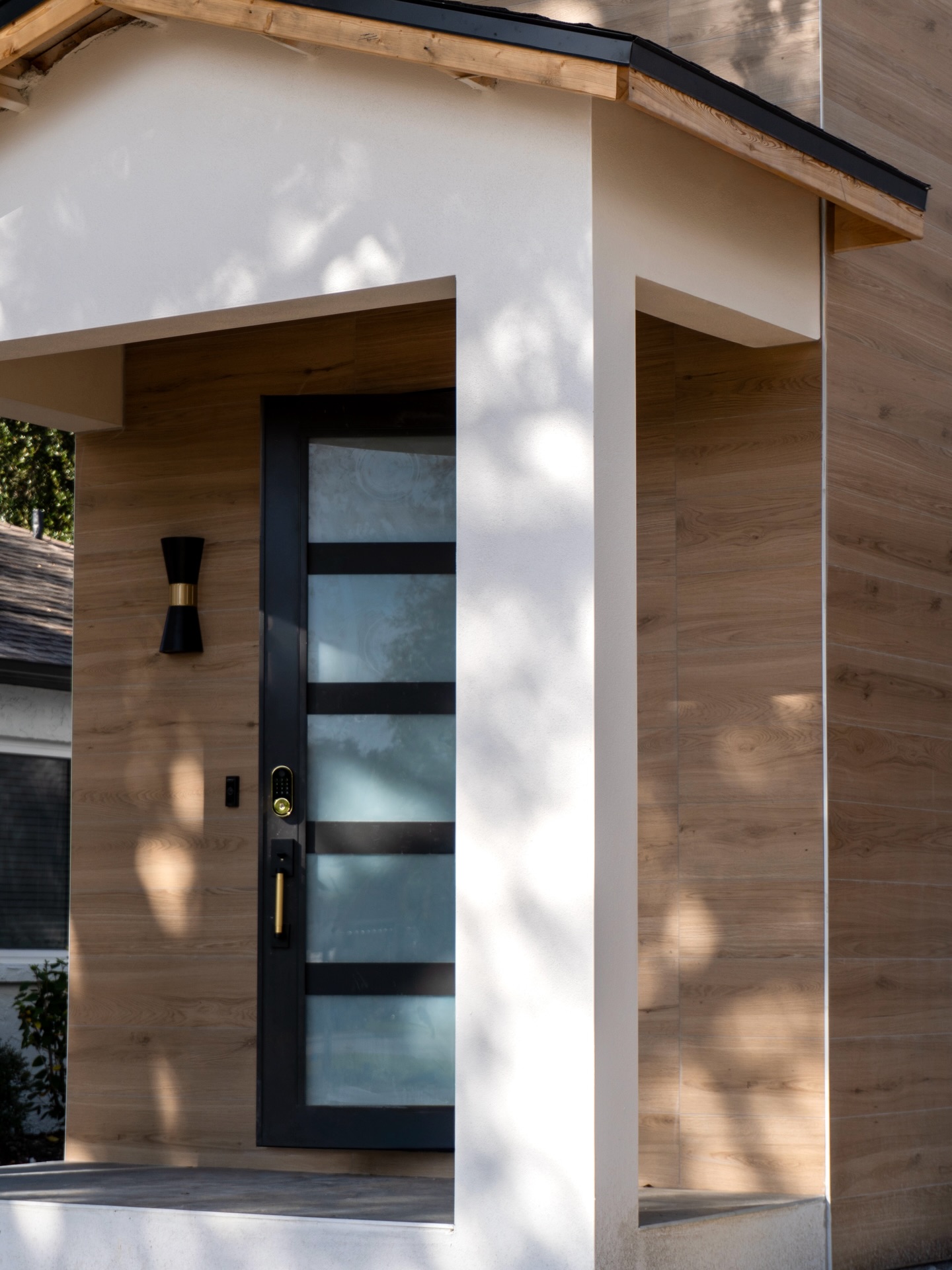 The magic is in the details. Light fixtures are in, textures are coming together, and this modern farmhouse is starting to feel like a home.
Comment “PROJECT” to book a free consultation call.
#RealEstateDevelopment #LuxuryBuilds #HomeTransformation #TampaBuilder #InteriorDesign