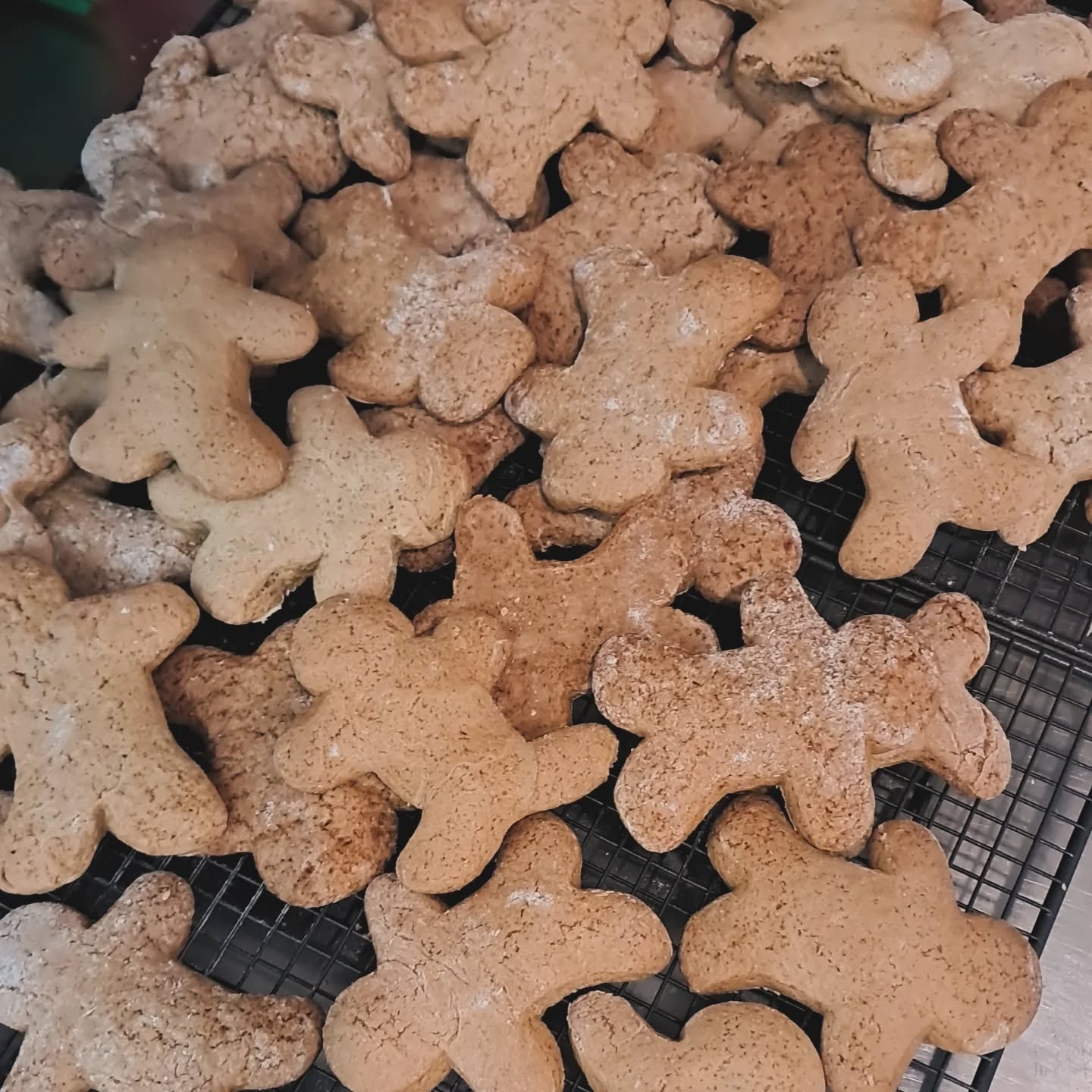 110 Ginger Bread Men.
Dairy & Egg free for all my little people.
Made with 🩵 and a little Christmas Cheer 🧑🎄🎅🤶
#christmastime #bakinglove #food