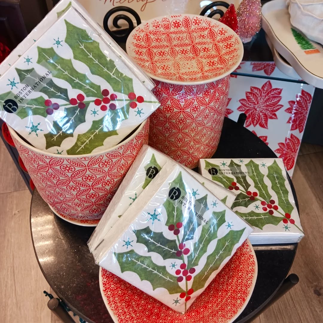 We have delightful holiday napkins & serveware to add a little color to your table 🎄🎄🎄
#shoplocalappletonwi #holidaynapkins #happyholidays🎄