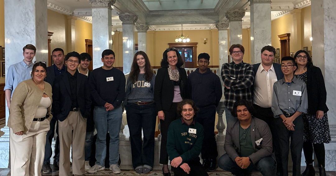 OYL Queen’s Park Day Fall 2025 Edition is officially a wrap!
A huge thank-you to the MPPs and staffers who made the day so insightful and meaningful. We wrapped things up on a high note with an incredible turnout at our closing gathering. And of course, thank you to all the Young Liberals who took time out of their busy schedules to explore Queen’s Park with us. We hope you left feeling inspired, informed, and even more eager to get involved in provincial politics.
//
Le Jour de Queen’s Park édition automne 2025 est officiellement terminé!
Un immense merci aux députés et aux membres du personnel qui ont rendu cette journée aussi enrichissante que significative. Nous avons conclu sur une excellente note, avec une participation remarquable à notre rassemblement de fin de journée.
Et bien sûr, merci à tous les Jeunes libéraux qui ont pris le temps, malgré leurs horaires chargés, de venir explorer Queen’s Park avec nous. Nous espérons que vous repartez inspirés, mieux informés et encore plus motivés à vous engager dans la politique provinciale