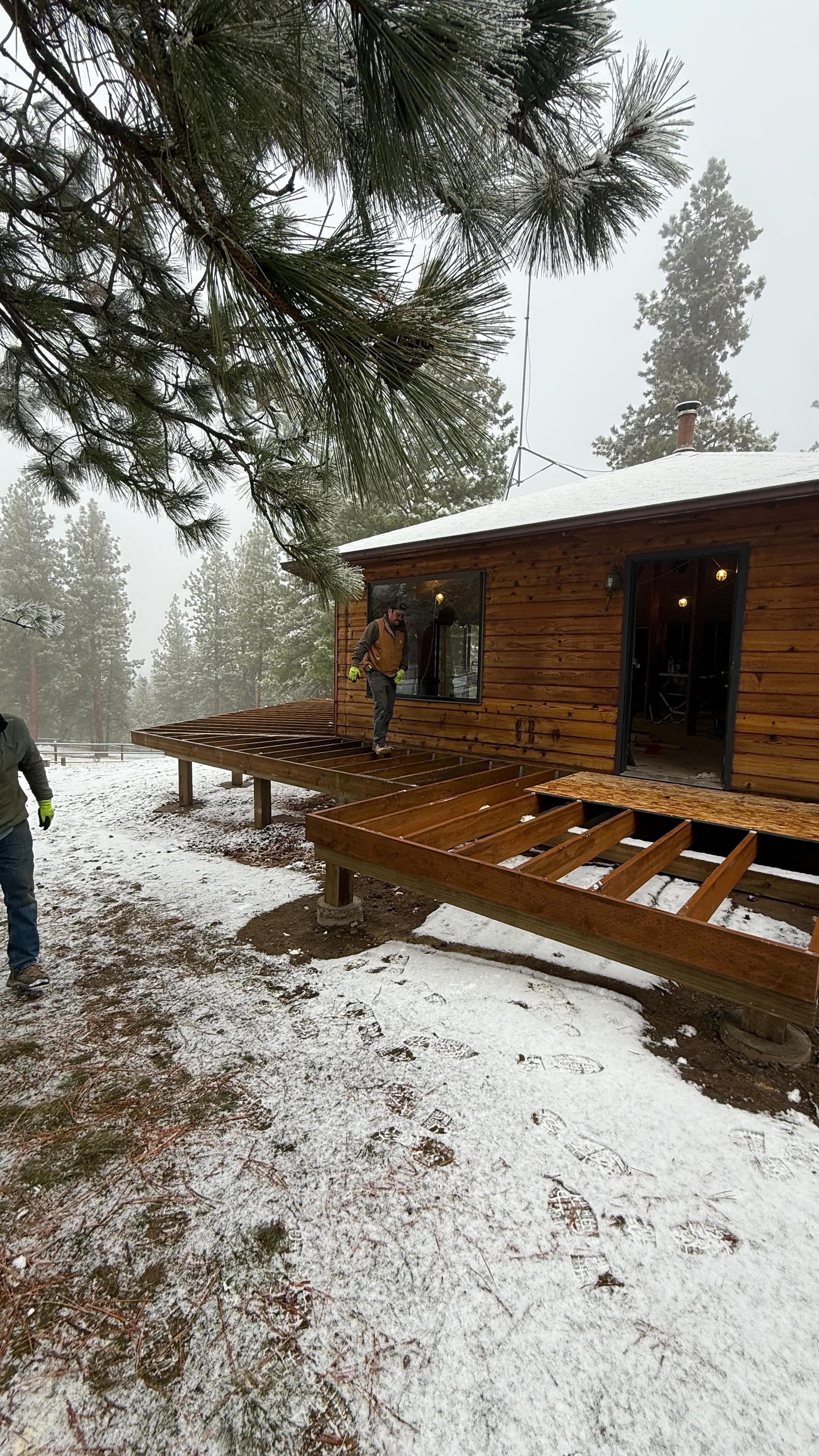 Kicking off this full-home remodel with a brand new deck! Moving fast before winter really sets in ❄️🏡