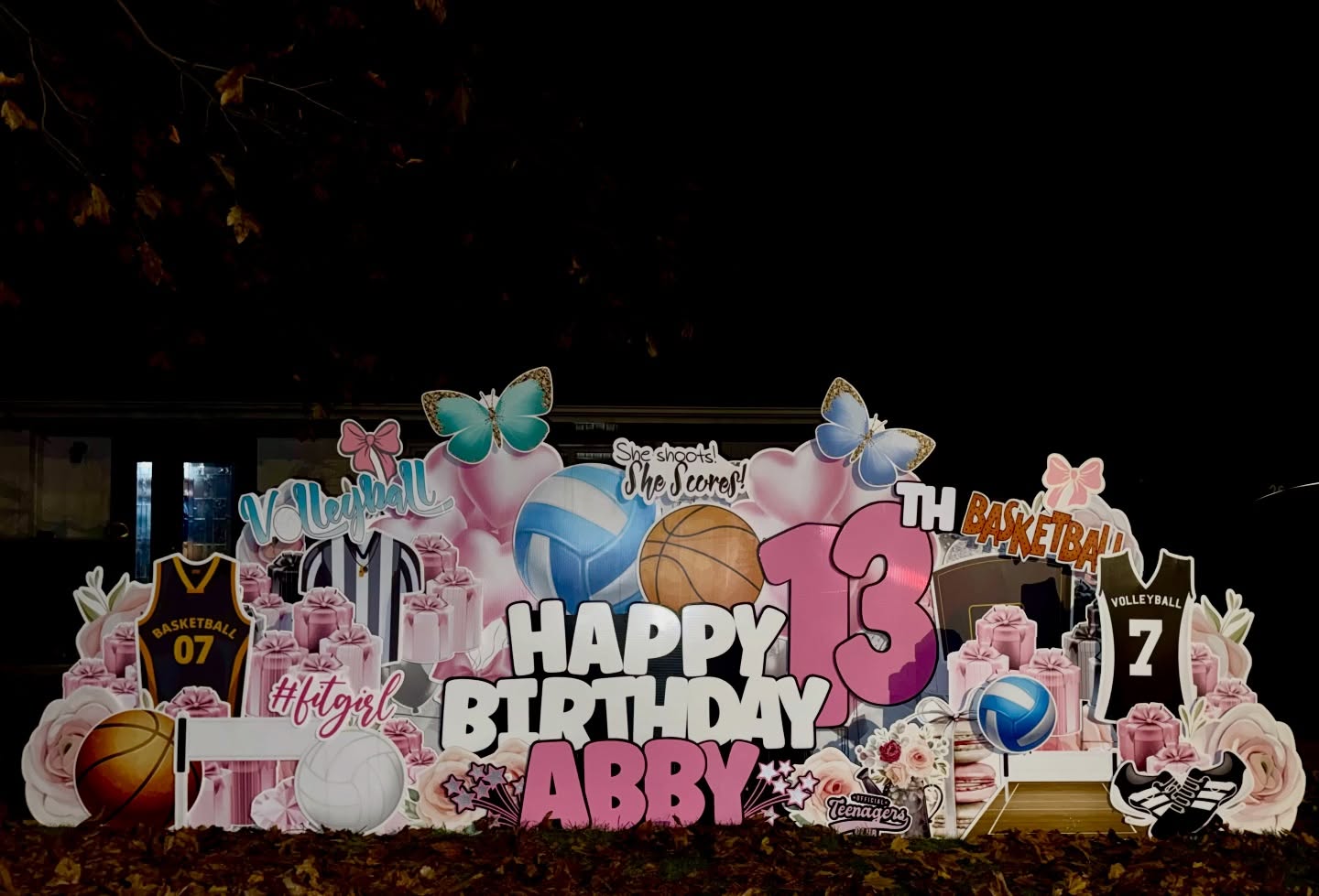 #newteenday Happy Birthday Abby!!
Thanks for having me on your lawn! Such a pleasure to deliver this message to you! 🙏💕
www.nadinenoelledesign.com
#NadineNoelleDesign #hamiltonevents #OakvilleEvents #burlingtonevents #birthdays #volleyball #basketball