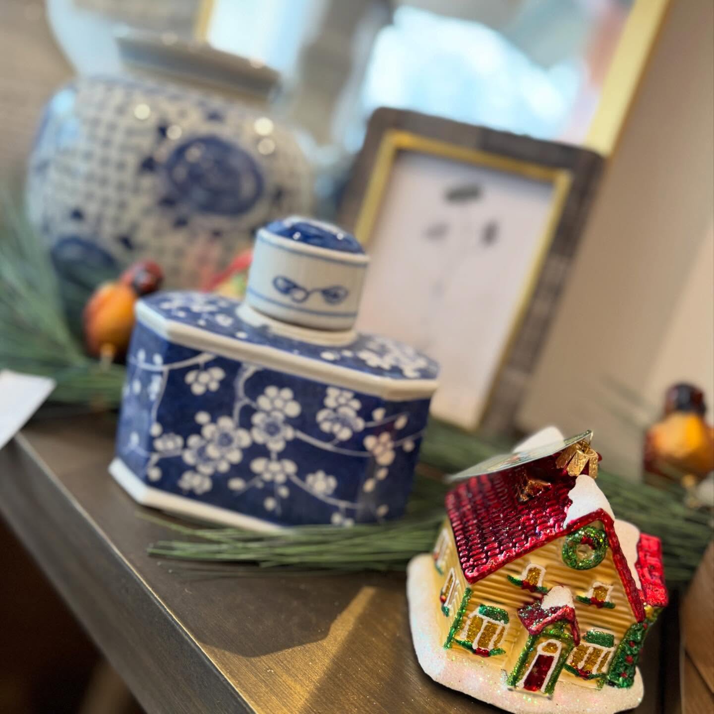 Open today 11-4pm! 🎄
I will be in the studio catching up on client projects and am available for any last minute gifts or touches of Holiday Cheer!
All ornaments…..even Old World Christmas…..are 20% off this week!
#oldworldchristmasornaments #michigancityindiana #smallbusinesslove #lakemichiganbeachtown #interiordesignstudio