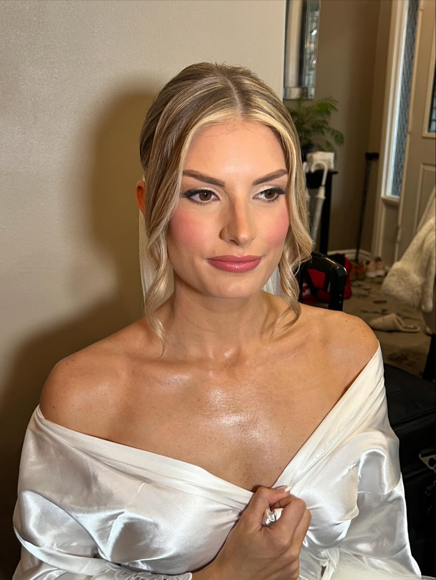 Gorgeous! 🤍
makeup by @glambyjo__ hair by @stylesbyjulia__
#browsbyjo#glambyjo#eyebrows#lip#threading#waxing#tinting#shaping#beautiful#binbrook#hamilton#gta#makeup#hair#clients#business#charlattetilbury#tooface#hudabeauty#fantybeauty#nyx#stilla#loreal#laneige#makeupbymario#makeup#wedding#love#creatingmemories