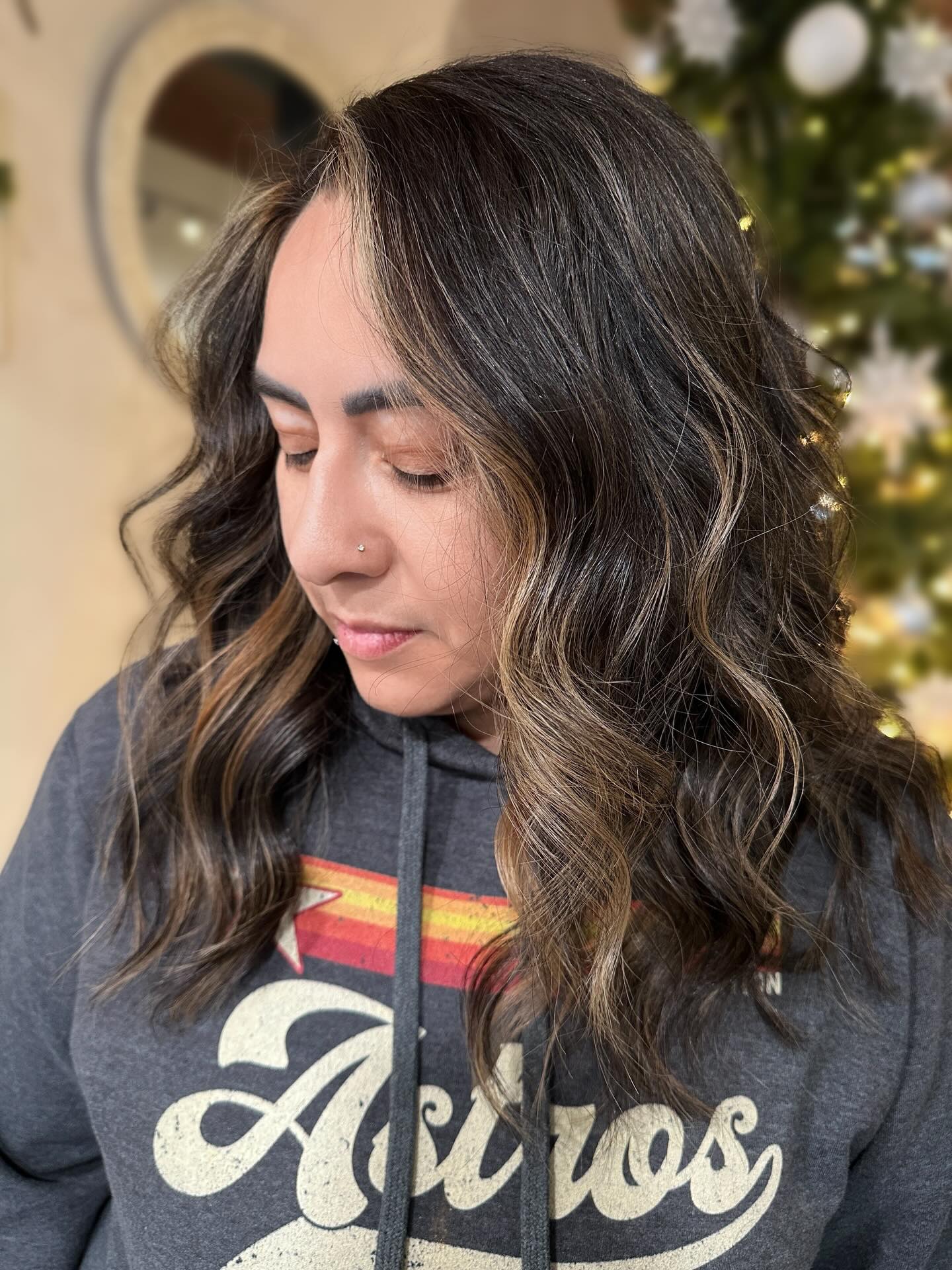 A year between visits called for a fresh start—
5 inches off & the prettiest subtle balayage 🤍
.
.
.
Located inside Downtown Roots Salon
321 Clinton St Defiance Ohio
Book Here ➡️ BeautiByMandi.com