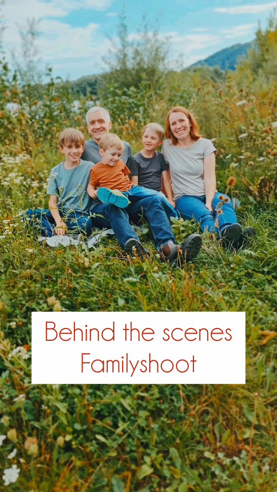 What does a family session look like?
Just like this!
This little video is a good example of what to expect at a session with me. We are all just having some fun together.
No strict rules, stiff posing or nervousness... just a little walk in some colour-coordinated clothes and I'll do the rest.
Works all seasons. Summer, fall, winter and spring.
Love the blues and greys in winter session.
