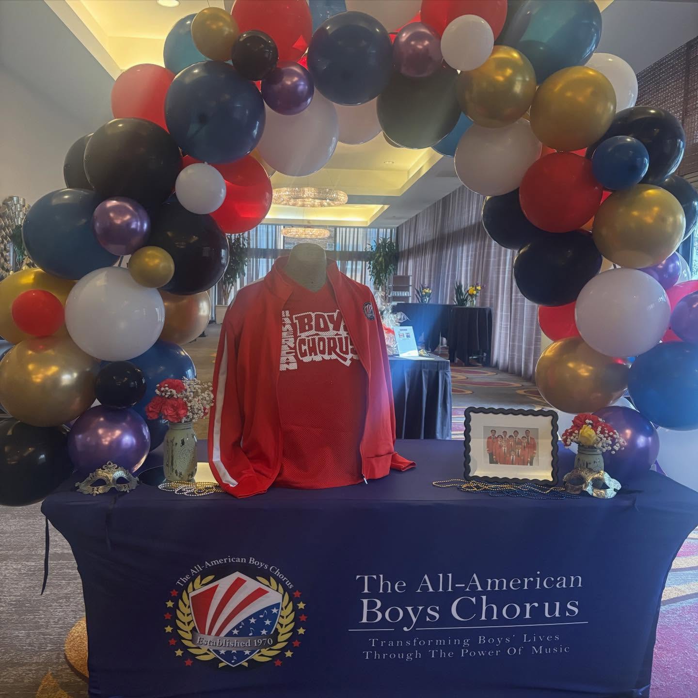 The All American Boys Chorus annual Gala. Your @auctioneventsolutions team had a full day providing complete auction set up, a quick efficient check in, auctioneer recording support, auction items won reconfiguration and distribution. And BONUS we got to watch and listen to the @theboyschorus perform- a real treat. A great event for a great organization. 🎶🎼🎵
Click the link in our bio to learn how AES can support your next event. @auctioneventsolutions