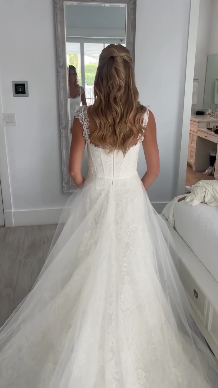 And that’s a wrap for my beautiful 2025 brides🥂
Thank you @lukavandy & @jordangumberg for an exceptional weekend. The details, friends, family, love and fun could be felt by anyone there.
Congratulations and wishing you both a lifetime of adventure, love and happiness. Xo
Coordination @andisoirees
Photo @evanrphotography
Video @tostadofilms
Venue @oceanreefclub
Gown @verawang custom
Florals & Decor @xquisiteeventsfl
Makeup @ttbeautyhaus
Bridal Valet @s_bridalvalet
Cake @kats_cakestudio
Music @remixbandmia / @tropics.entertainment
Invitations @invitorium