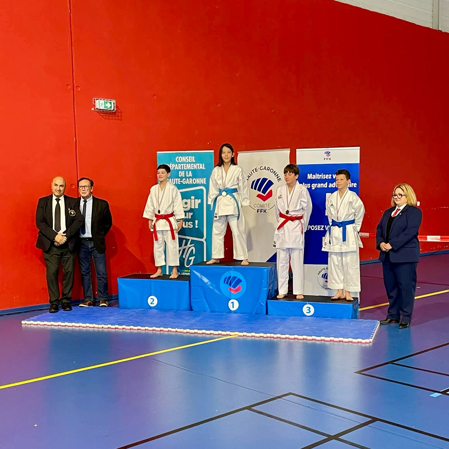 🏆 COMPÉTITION 🏆
La saison des compétitions a commencé sur les chapeaux de roues pour le KCC.
Voici le récapitulatif de l’open régional et de la coupe / championnat départemental.
🥇Champion
➡️ Sven Bösch catégorie Minime
🥈Vice-champion
➡️ Tiana Bösch catégorie Benjamin
➡️ Alec Bliaux catégorie Poussin
🥉 Podium 3e place
➡️ Paul Pelissier catégorie Benjamin
Un grand bravo également à Erel, Younes et Émile. Leur parcours compétitif s’achève pour la saison mais on ne relâche ni le travail ni les efforts. 💪
📅 Prochain rendez-vous ➡️ Coupe Régionale
#karate #shotokan #martialart #ffk #karatekata #karatetraining