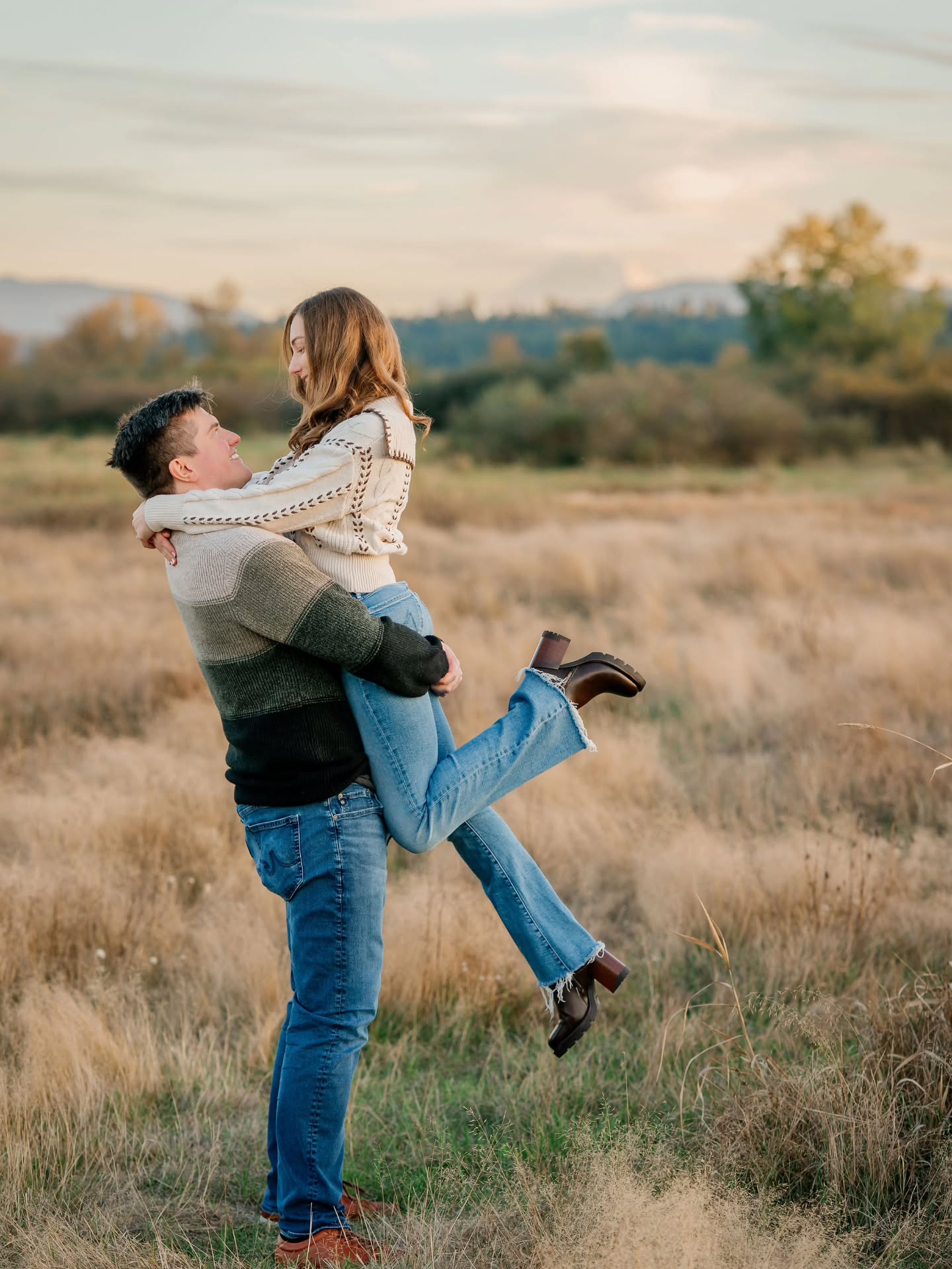 I have not posted in a hot minute, but now that I am all caught up on editing (yay!) It's time to share what's been going on the last few months! First up is this adorable fall session with beautiful golden light that I am missing right about now.