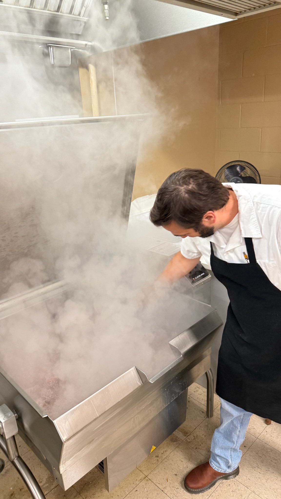 Food waste recovery means giving good food a second chance and giving our community a little extra care. By rescuing unused produce, groceries, and ingredients, we turn what would’ve been waste into meals that bring comfort, dignity, and nourishment to Baton Rouge families, one meal at a time.
Join our fight against hunger to build a more nourished community. Become a Hunger Hero today!
#RescueFoodBR #CommunityPartners #BatonRouge