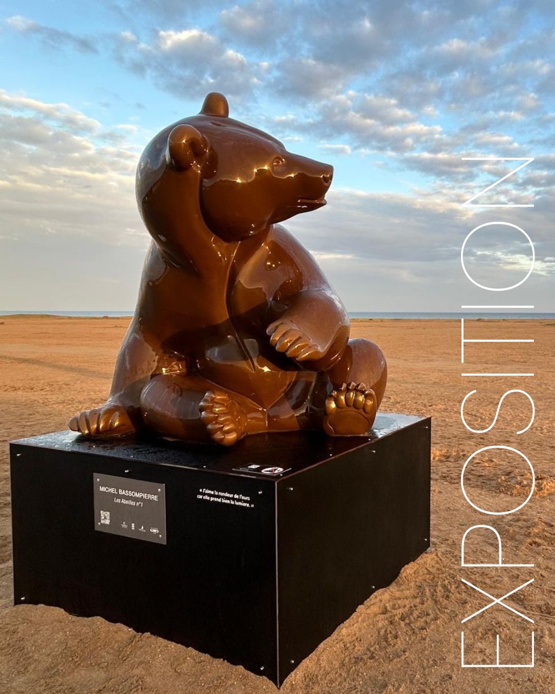 Quand la lumière de la mer réveille les sculptures, un instant suspendu.
#exibition #caenmaville #ouistreham #ours #gorille