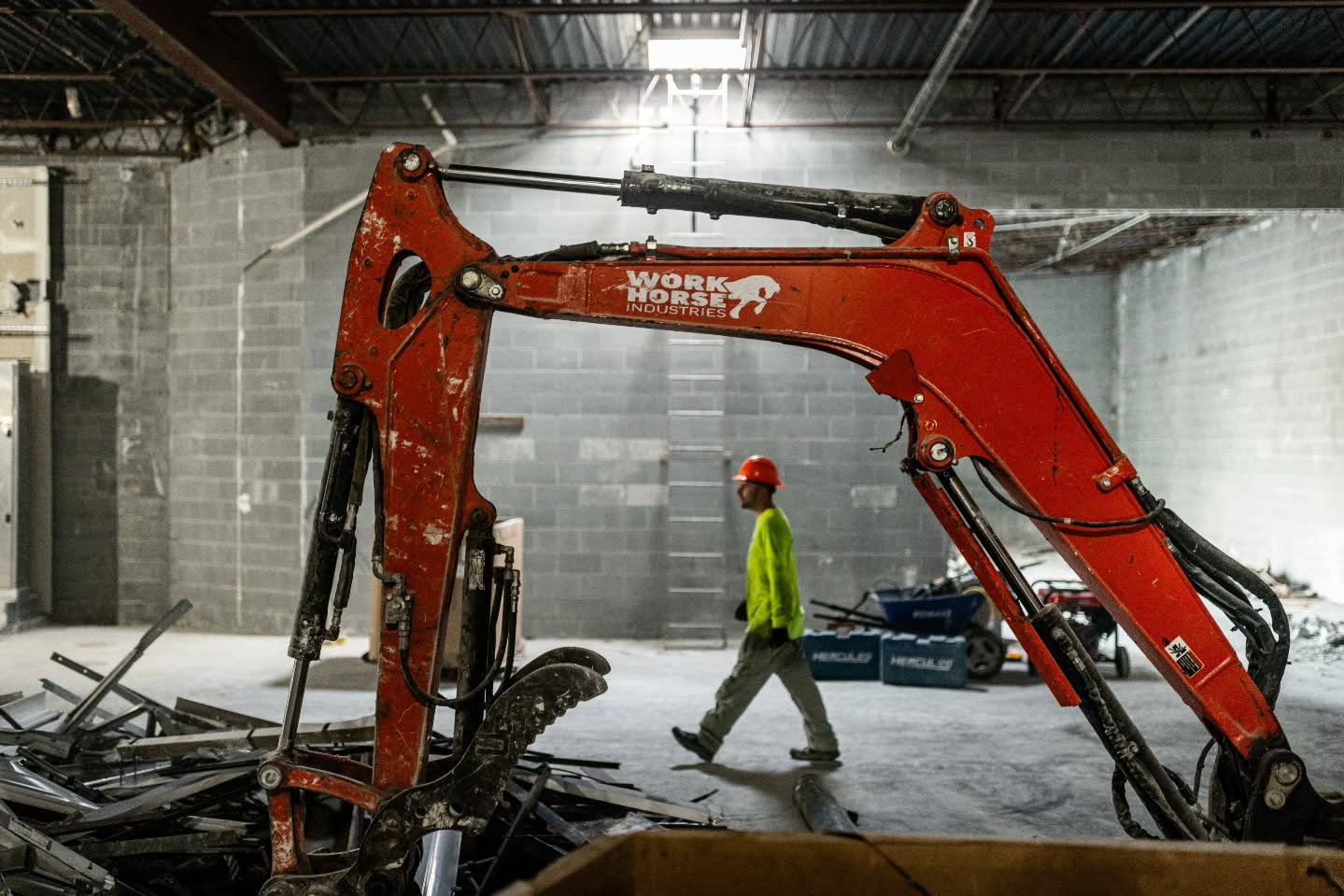 🚧 The former JCPenney at Inlet Square Mall is officially gone, making way for a brand new @hobbylobby coming soon! 🏗️✨
#WHIND #WorkhorseIndustries #MurrelsInlet #SC #DEMO