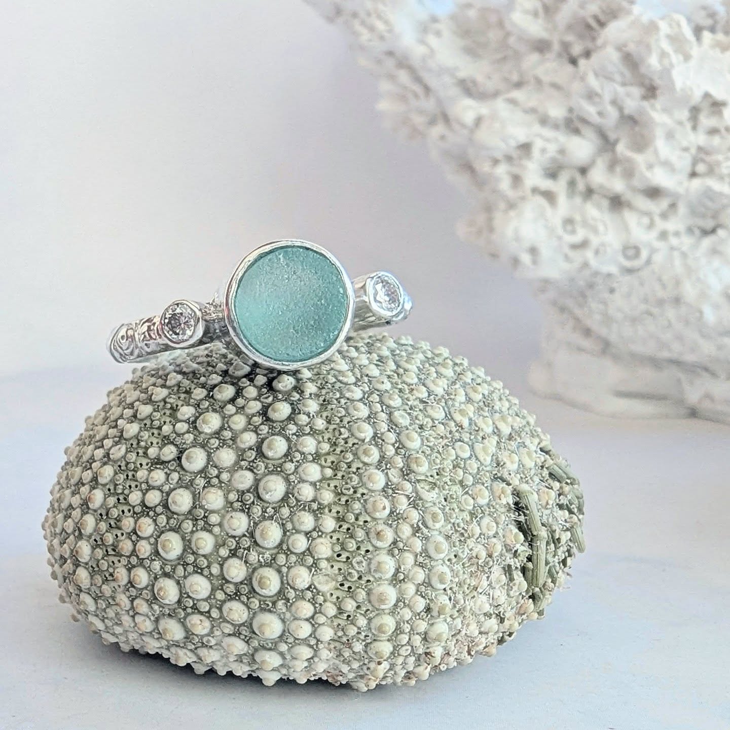 Gorgeous Christmas gifts, this beautiful ring has now been received by it's lovely new owner. The pale greeny blue, I could just drive right into and the diamonds either side look like the sun glinting on the crest of a summer wave... A far cry from the dreary, churned up, cold grey sea I'm currently staring at.
#seaglassring #ethicallymaderings #oceanjewelry