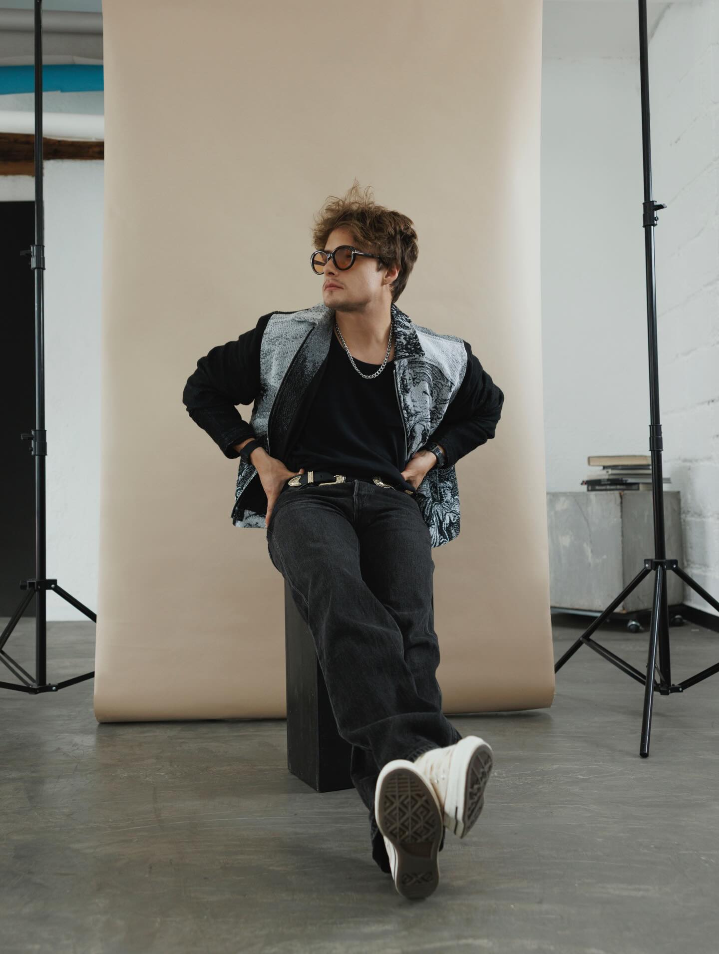 Granted Noviembre
@jacinto.music @revistagranted
.
Team:
Foto @gomezdelacueva
Estudio @veintebuhos
Stylist @viko_navarro @wearitbysofia
MUA @alondraleon.artist
Team foto @danielabsmz @daniel_zarco
Edición @gomeztornel
PR @paocme
Granted Star team: @mattyguzman @eldientedeoso @natmillanb @susi_granted