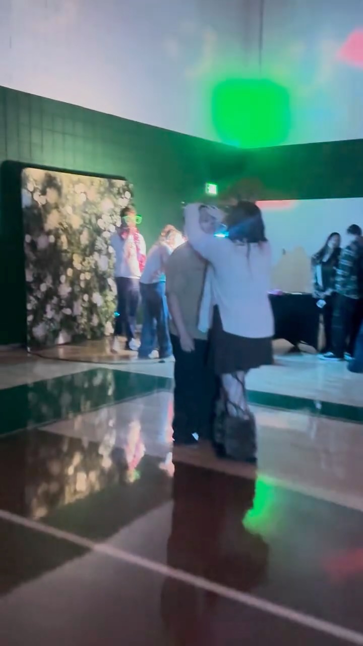 Season of High School Dances! We love it! Thanks @kearnscougarsofficial for having us out for Sadie’s!
Book your next DJ and photobooth for your school dance!