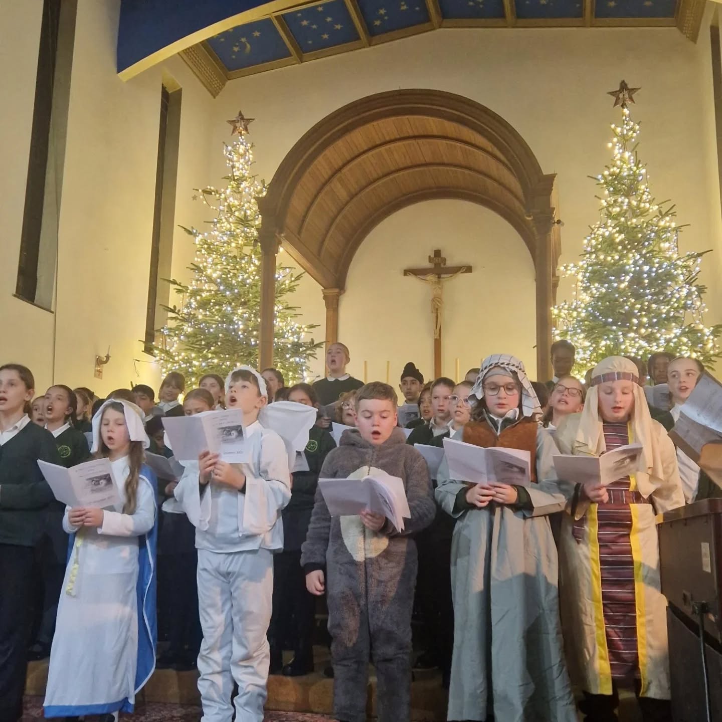 The pupils and staff of years 5 and 6 continued our advent celebrations by leading a beautiful carol service reflecting on the events leading up to the birth of Jesus.