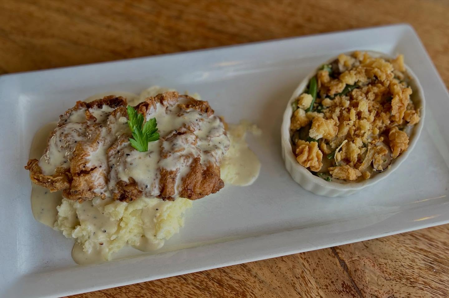 🌟Friday Specials🌟
🥄 Curry Parsnip Soup
🍍 Fried Jerk Chicken Sandwich
🥘 Open Faced Pot Pie
🥩 Country Fried Steak
🍘 Sour Beef & Dumplings
🥮 White Chocolate Brownie Bottom Cheesecake
#jerkchicken #chickenpotpie #countryfriedsteak #sourbeefanddumplings #dellaroses #cheerstotheweekend🥂