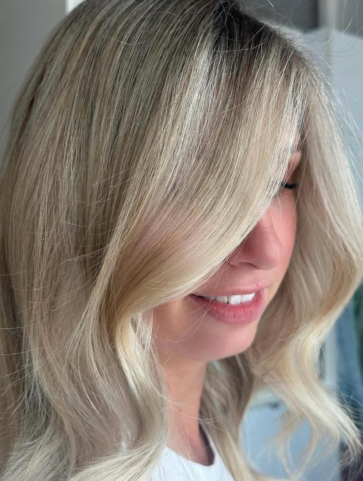 ✨A moment for the money piece ✨
Created by hair artist Orla
📆 Click that link in bio for reservations
#yqr #yqrhair #yqrhairstylist #yqrhairsalon