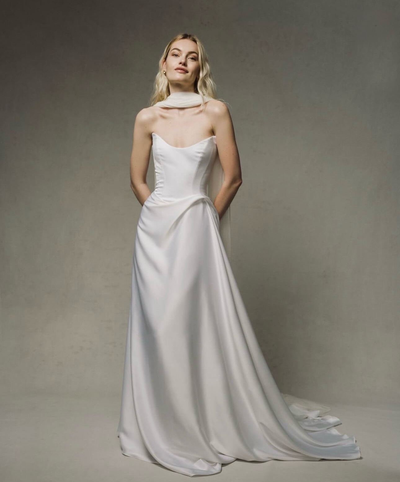 Get festive. Get snatched. Wear @sarahseven 💫🎁