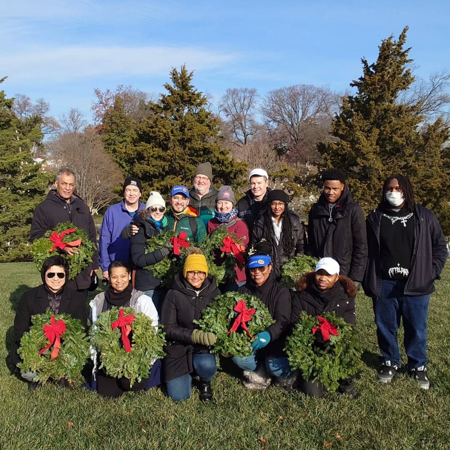 This weekend we had the honor to honor those who gave their lives for us. Thank you to our volunteers that served for the @wreathsacrossamerica event. #dupontrotary #serviceaboveself