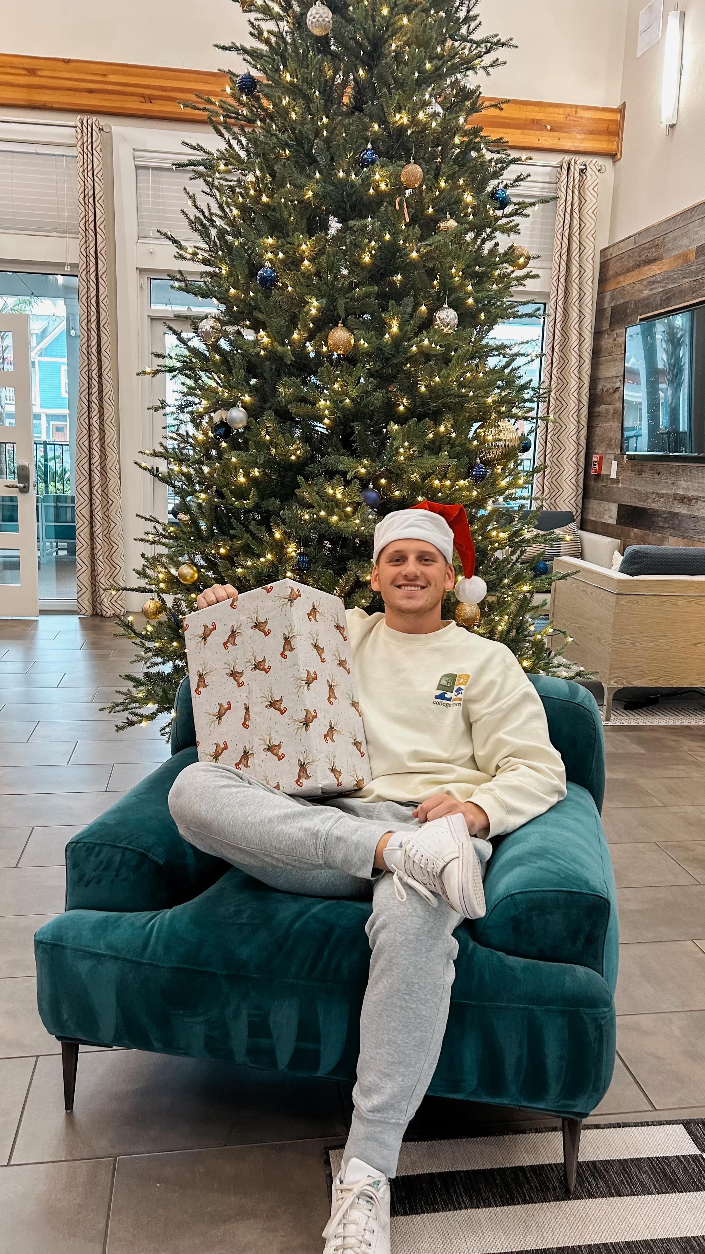 Hey Residents! Just a few tips before you hit the road as you prepare to leave for the Holidays! Even if you are not heading out for a bit, it never hurts to plan ahead.
🔥 Set your thermostat to Auto and keep it cozy, not costly.
🧊 Clean out the fridge because you were not going to eat those leftovers anyway.
🗑️ Take out the trash because no one wants to come back to a smelly house.
Now you are all set for a stress free break. Safe travels and Happy Holidays from your College Town Communities fam! 💙🌳🏡
#CollegeTownCommunities #LiveWithin