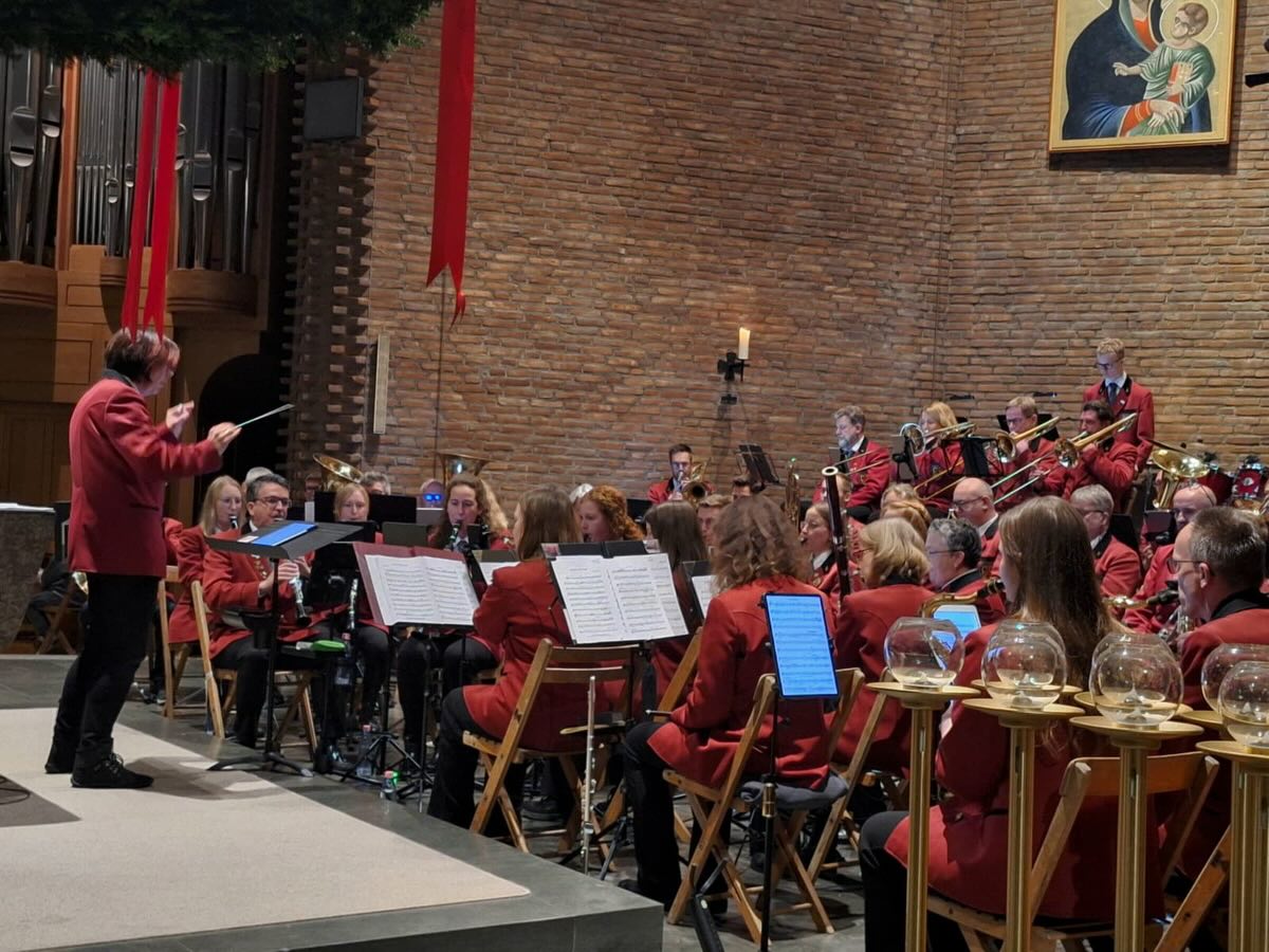 Mit einem tollen Weihnachtskonzert beenden wir unser Jubiläumsjahr. Vielen Dank, an alle die dazu beigetragen haben und besonders eure Unterstützung und der tolle Applaus 🥳
Falls ihr es gestern zum Konzert in Harsewinkel nicht geschafft habt, kein Problem: Am 4. Advent spielen wir um 17 Uhr in Beelen. 🎺🎶🎷
#weihnachten #konzert #jübiläum #harsewinkel #beelen #kolpingorchesterharsewinkel