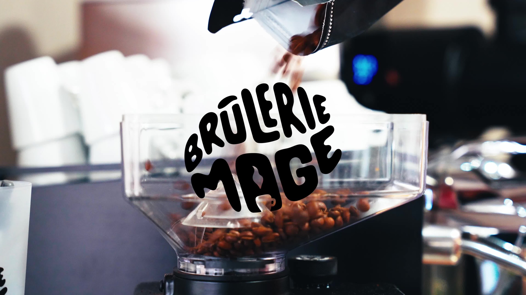 #brûleriemage #café #thés @artetcompda
Que vous veniez pour déguster un café, un thé ou bien pour trouver un coffret cadeau pour les fêtes, passez la porte de la Brulerie Mage.
Merci @olivier__bonnet pour cette belle vidéo et merci @chez_leti_