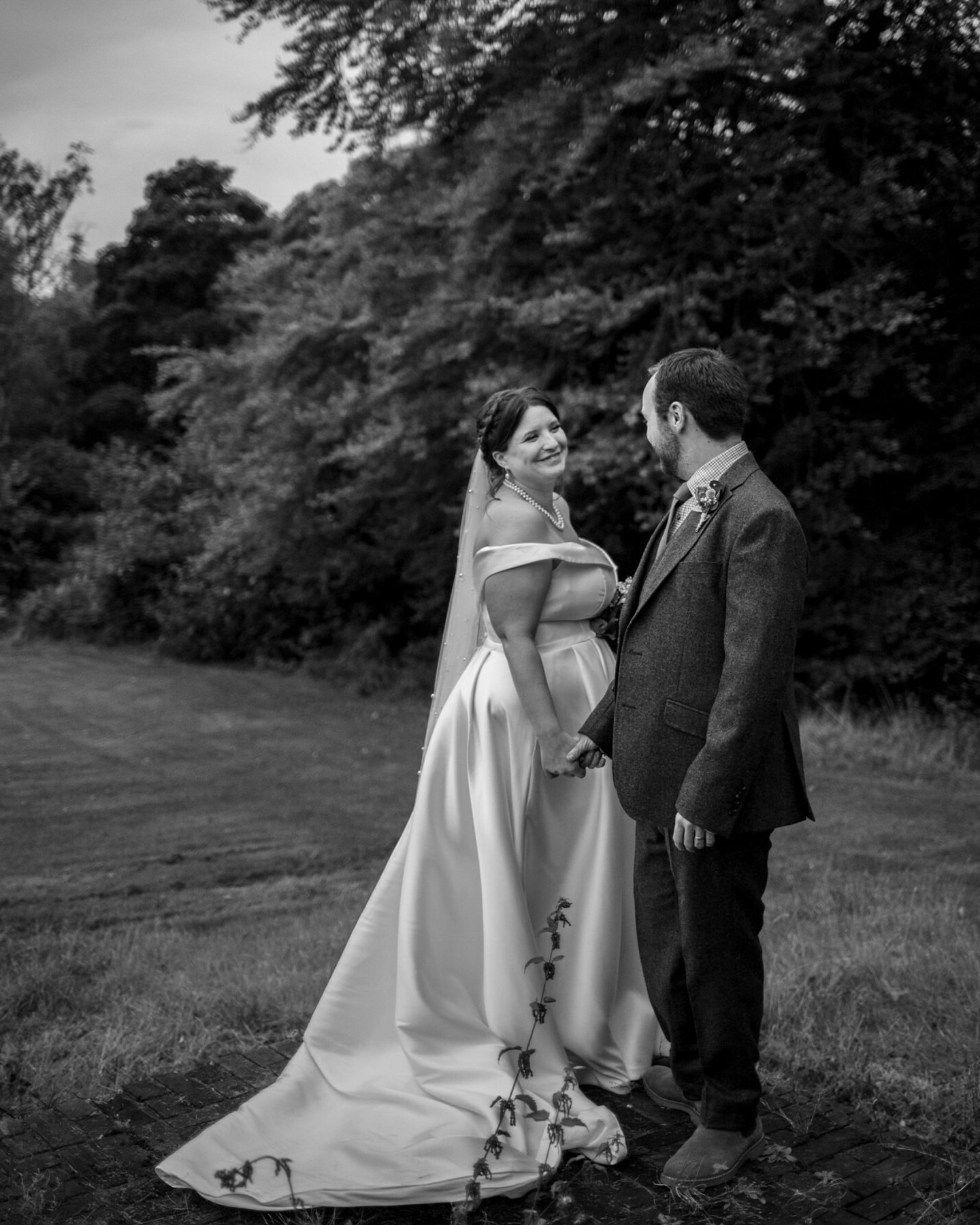 20 of my favourite black and white frames from Lizzy & Alex’s day for day 9 of #adventweddingchallenge2025 because they were my last wedding of 2025 and the day was wholesome af from start to finish. 🖤🤍
Photographer: @cocos_camera
Confetti: @flutterdarlings
Dress: @aimemoiencorebridal
Suit: @chaddsmenswear
Hair: @flamingoamyhair
Make up: @kerriemoraleemua__
Venue: @worsteadweddings
Venue styling: @epic.events.norfolk
@banquetinghire_official
Bar: @eastcoastbars
Catering: @florentinacatering
Cake: @norwichsweetcakes_
•
#adventweddingchallenge #blackandwhitephotography #blackandwhitephotos #norfolkwedding #2026bride #2027bride