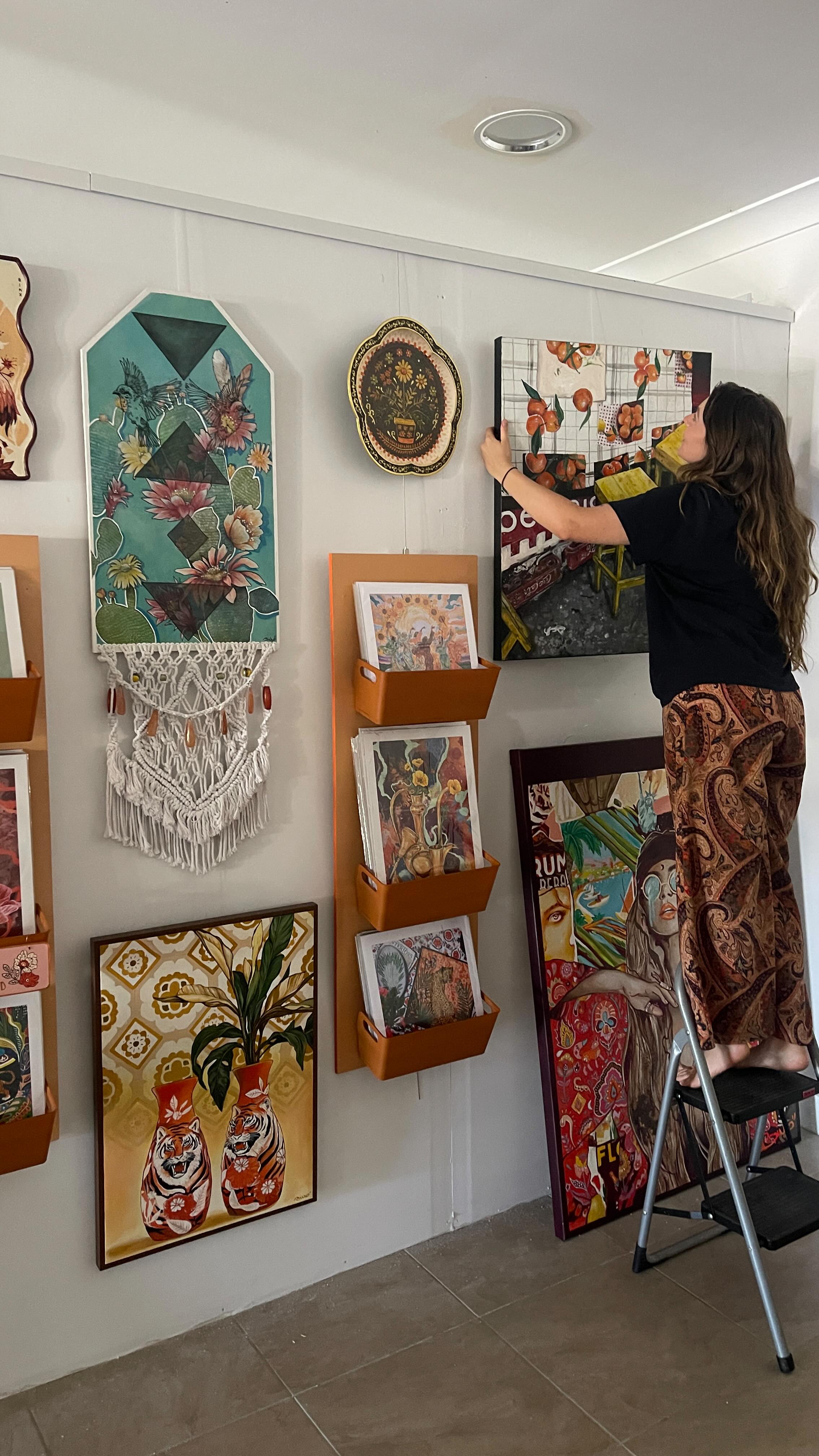 The gallery is officially coming to life ✨
Every corner is buzzing — a busy hive of colour, creativity, and women bringing their magic into the world.
Walk through the space right now and every direction offers a little wow moment… murals blooming, shelves filling, artworks finding their perfect homes.
It’s wild and beautiful watching this dream take shape — layer by layer, heart by heart.
Byron Art Collective is becoming exactly what I hoped for: alive, inspiring, and full of possibility.
I can’t wait for you to step inside and feel it for yourself 💛🎨✨
#ByronArtCollective #ByronBayArt #FemaleArtists #CreativeCommunity #ByronGallery #ArtInTheMaking #ByronLocal #WomenWhoCreate #GalleryLife #CreativeMagic #ComingToLife #ByronMakers #SupportLocalArtists #ArtWithHeart