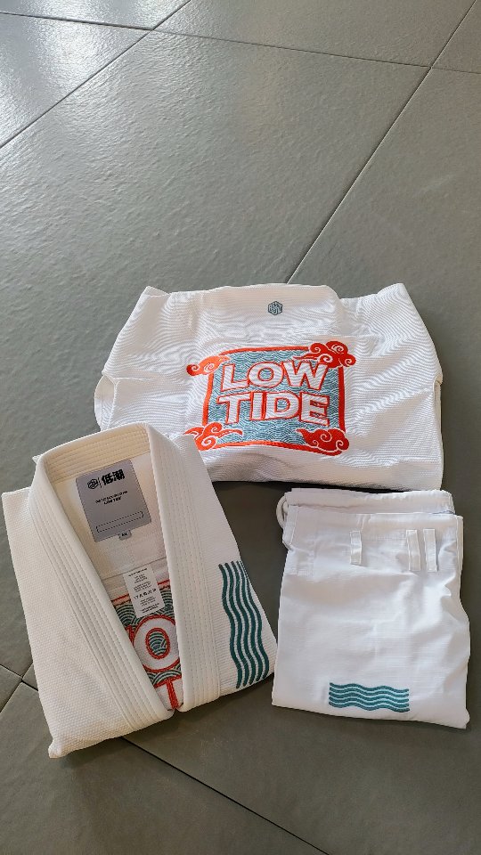 We are thrilled with our brand new, limited edition Low Tide X @fightaesthetic premium Gi.
Get your hands on one of these just in time for Christmas. Once they are gone, they're gone for good!
We have a stock of sizes to fit men, women, and children; A0, A1, A1L, A2, A2L, A3, A3L, A4, F1, F2, F3, F4, M1, M2, M3, and M4.
If you are interested in grabbing one of these, just get in touch.
Merry Christmas ๐๐ ๐ฅ