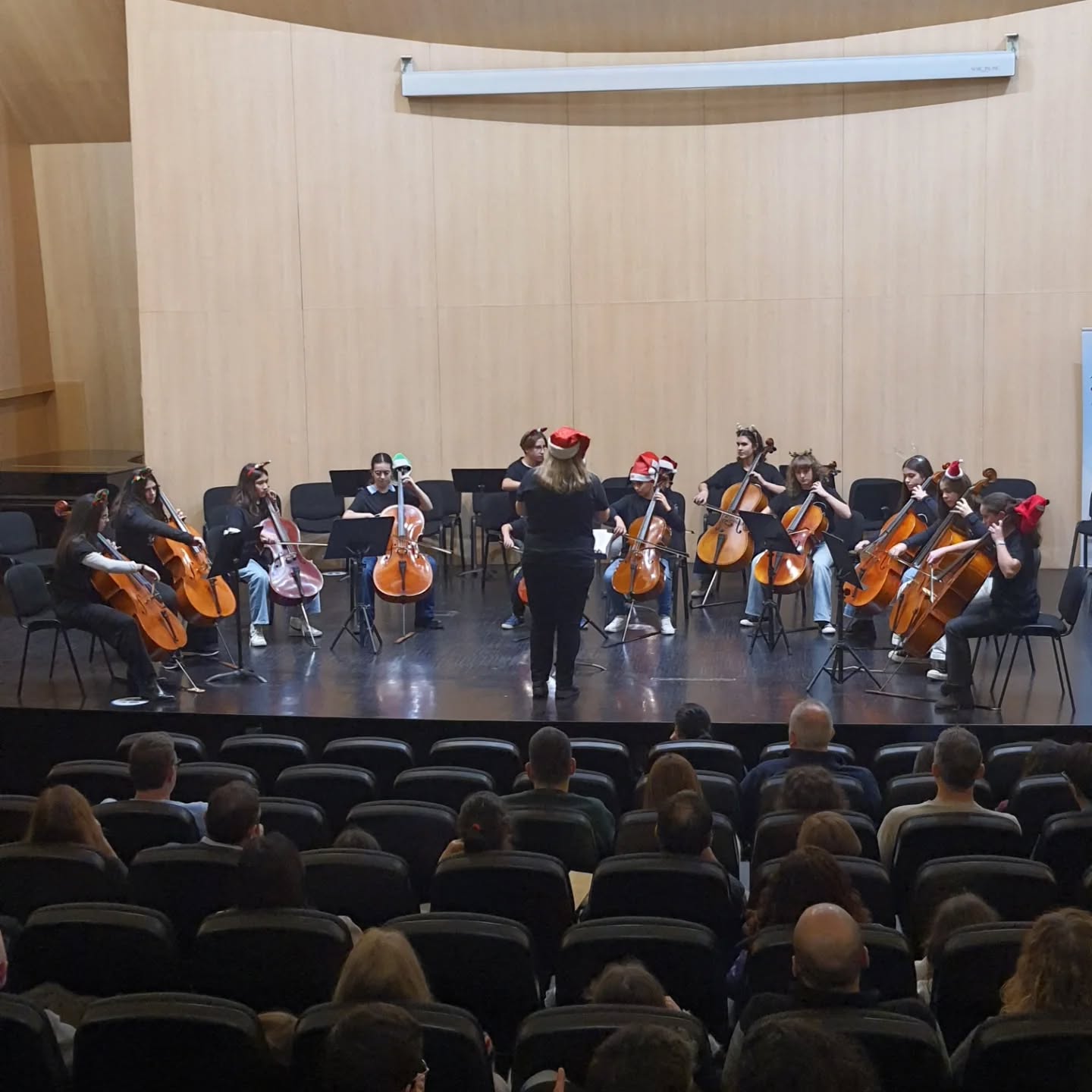 Pequeños fragmentos de la tarde de la XI Xuntanza Soncello
@martacll75 @isabel.figueroa.9237 @culturadadeputaciondacoruna